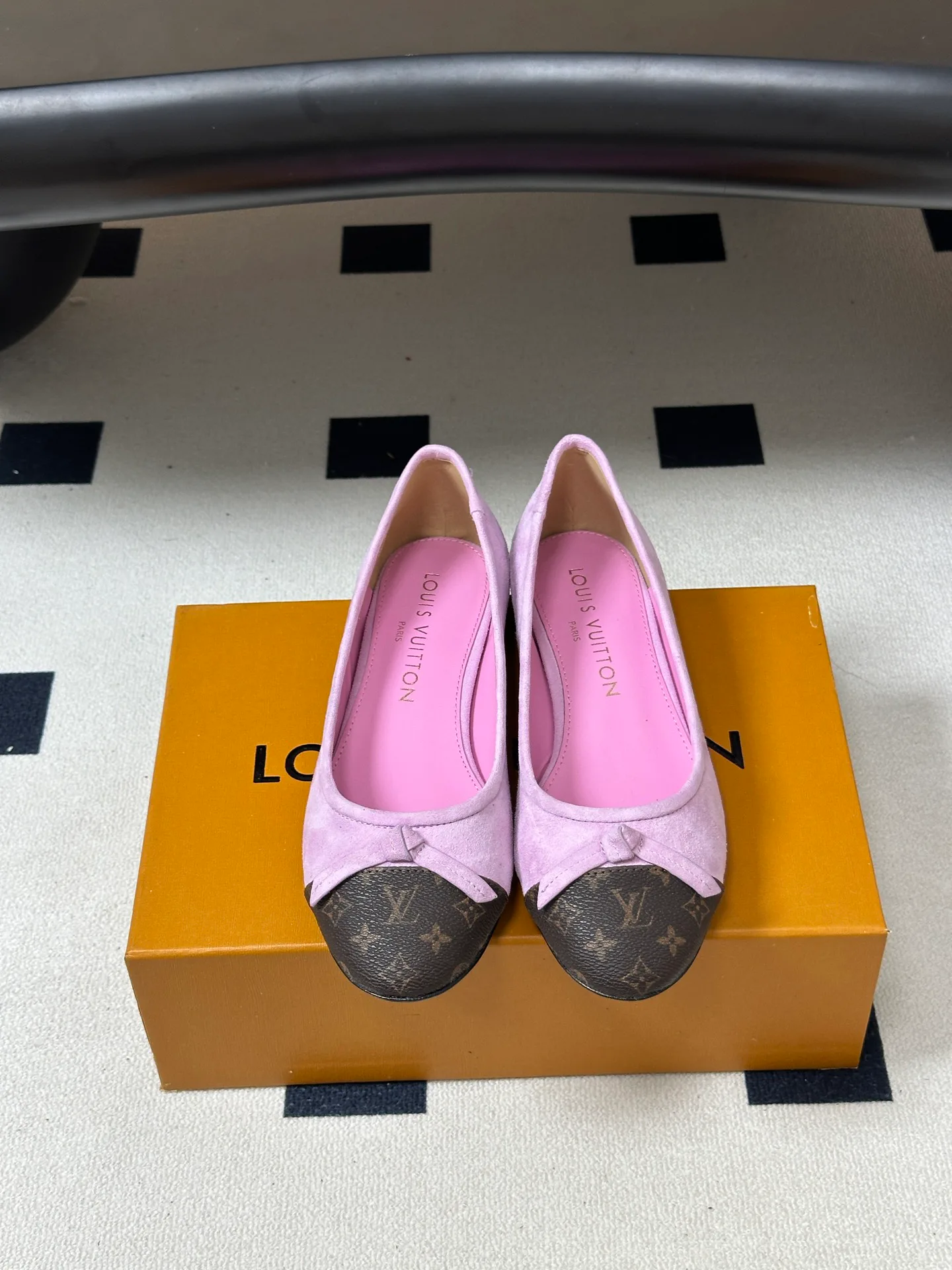 Women's Ballet Flats LOUIS VUITTON 18049408