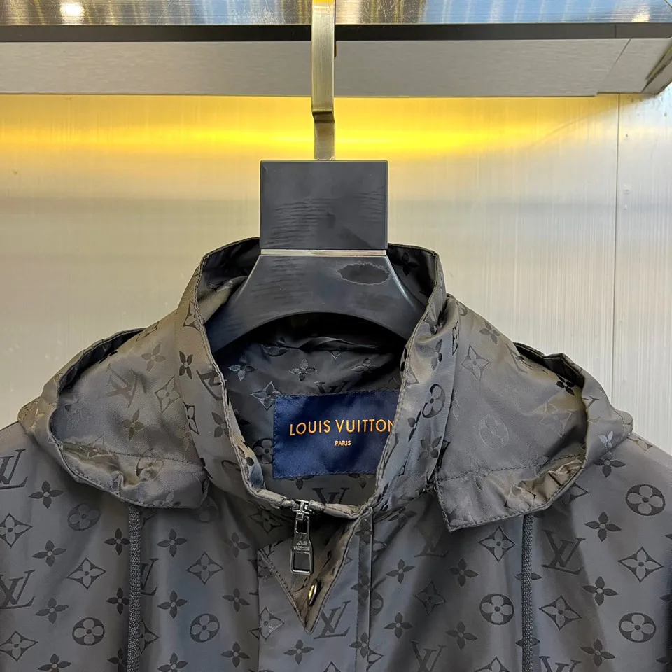 Men's Jackets And Down Jackets LOUIS VUITTON 18416806