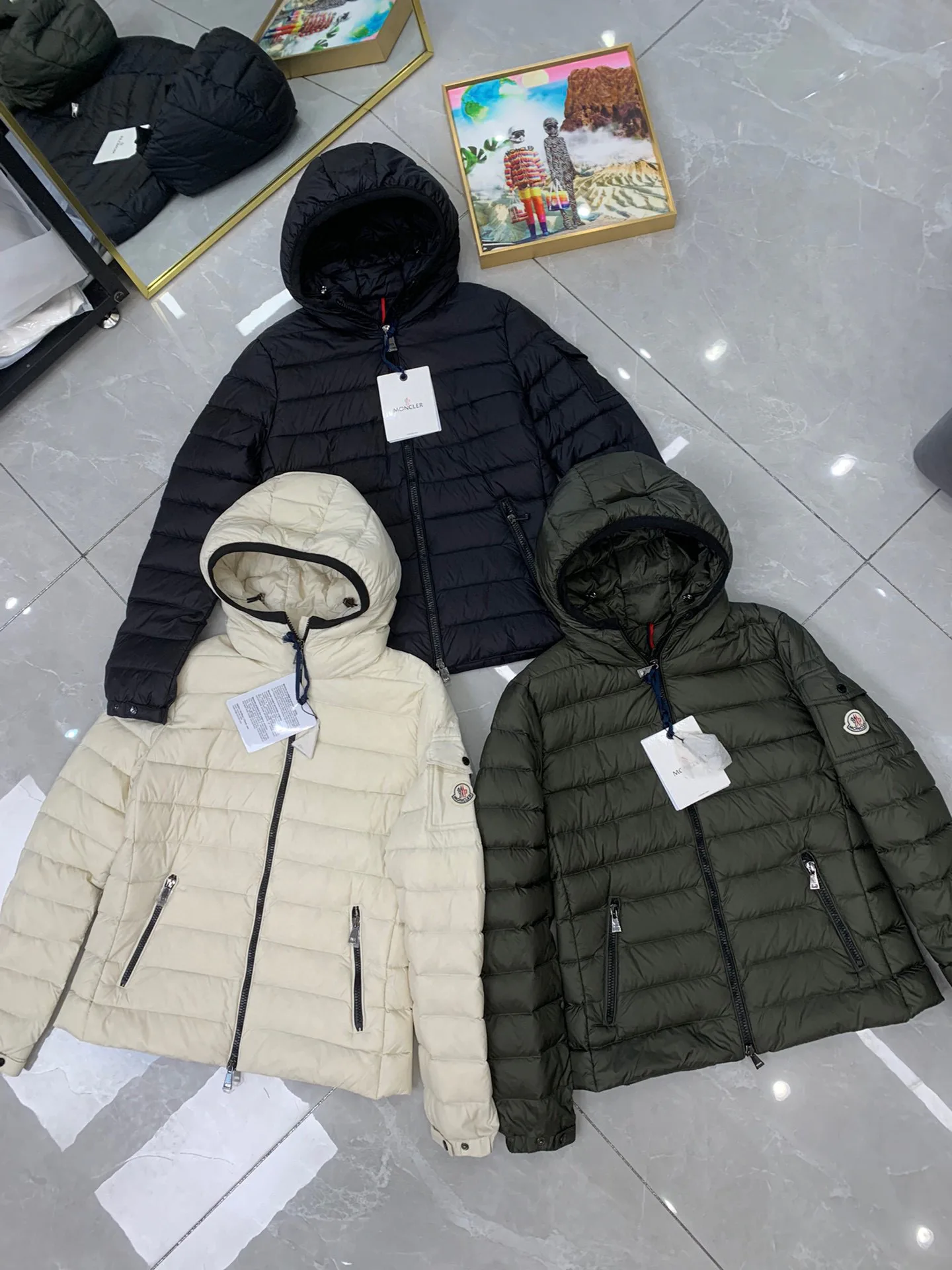 Women's Jackets And Down Jackets MONCLER 18111781