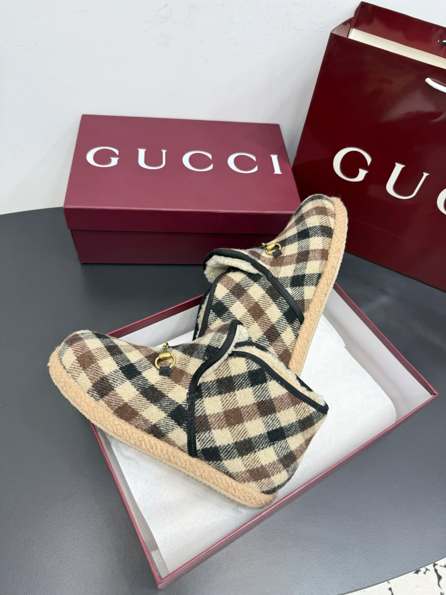 Women's Ugg Boots GUCCI 18393448