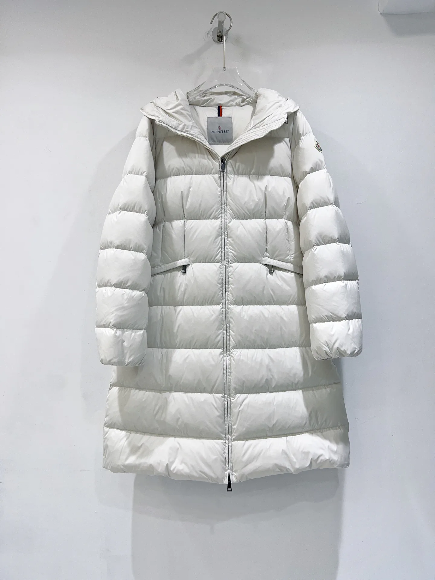 Women's Jackets And Down Jackets MONCLER 18368432