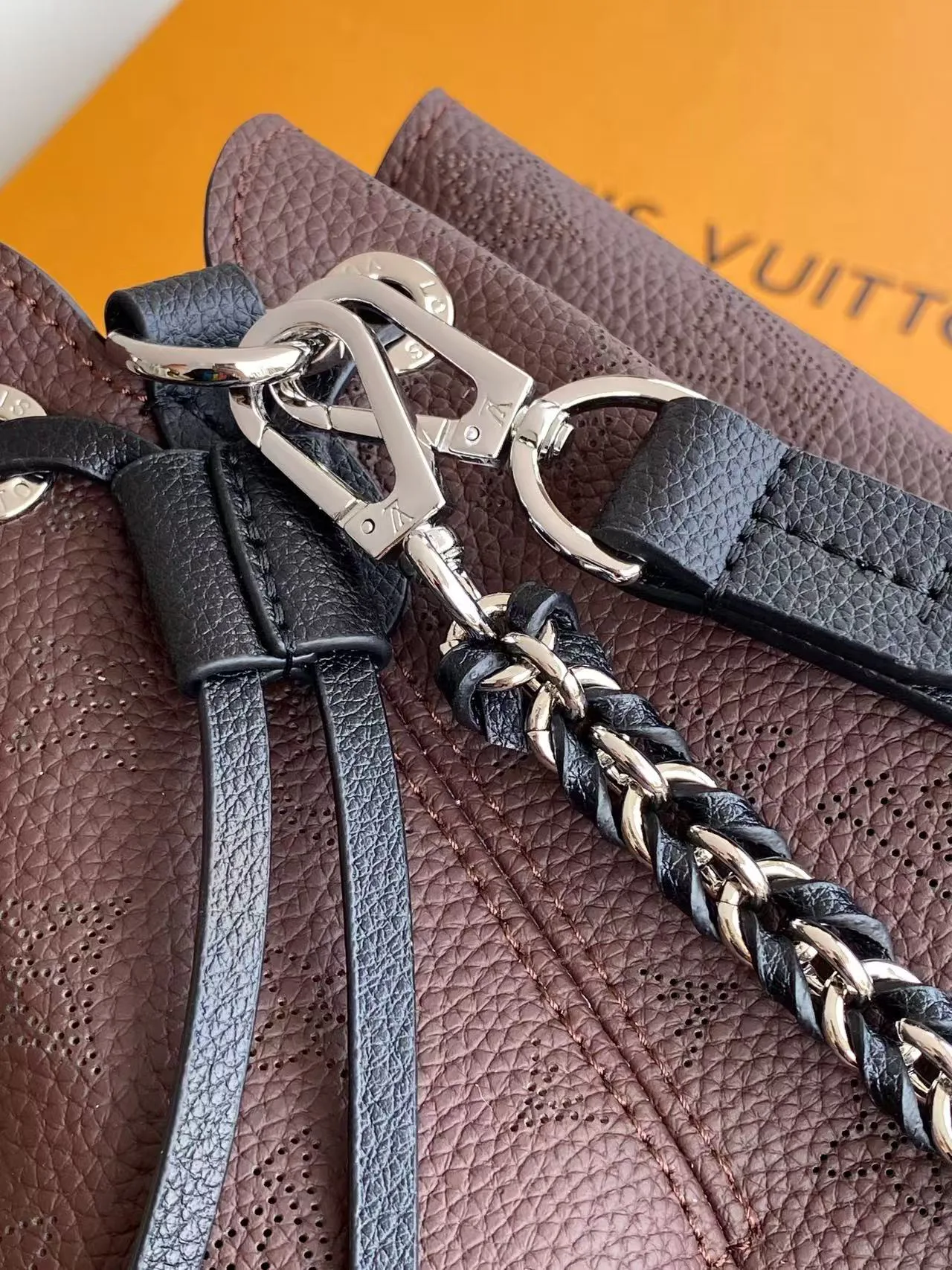 Классические Сумки Женские Louis Vuitton 18664435