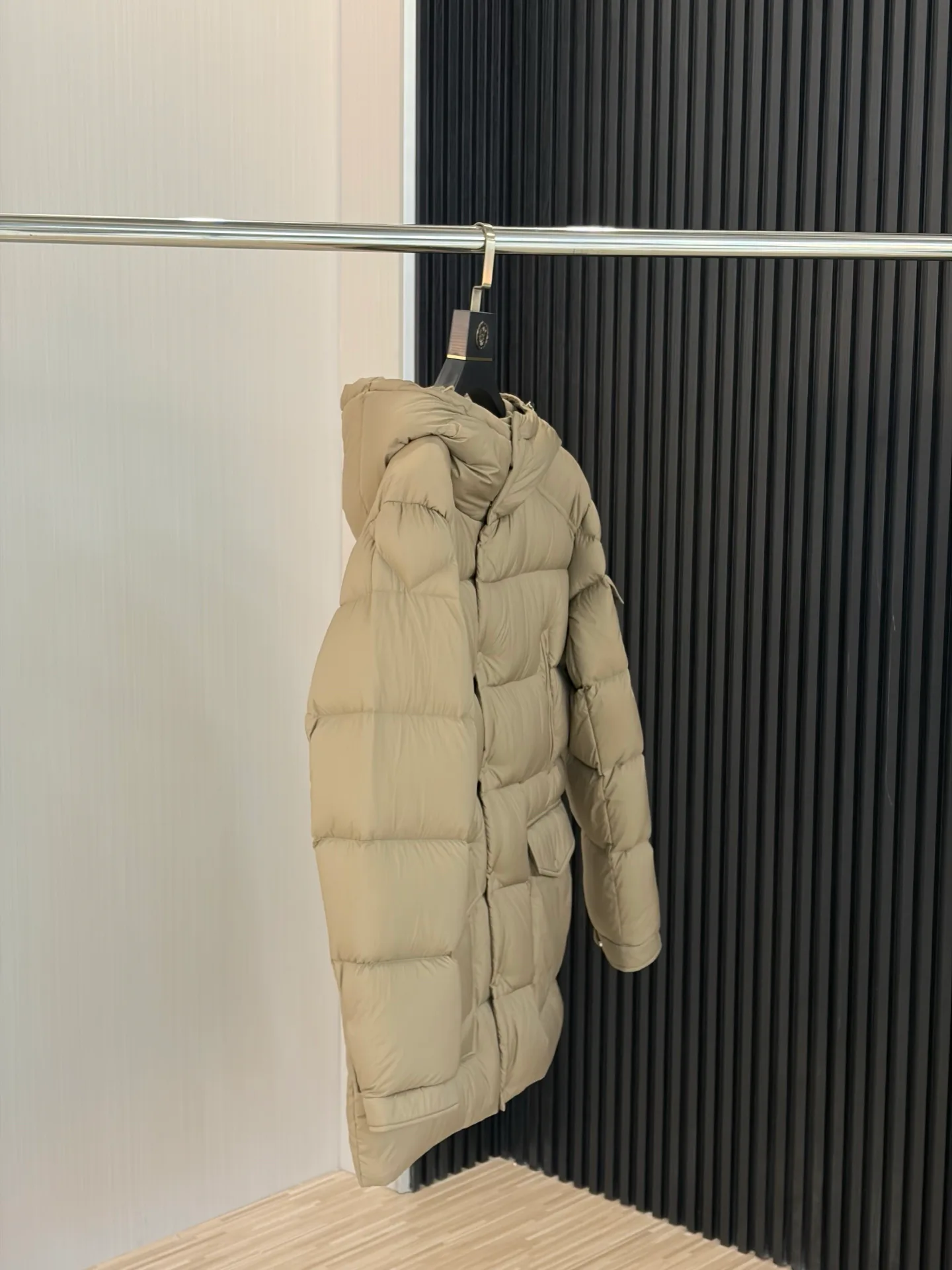 Women's Jackets And Down Jackets MONCLER 18323845