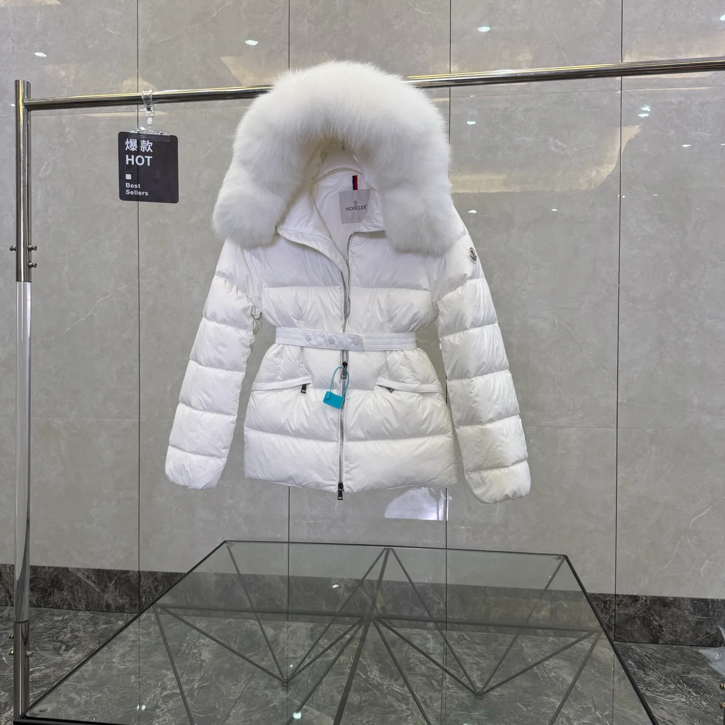 Women's Jackets And Down Jackets MONCLER 17949894