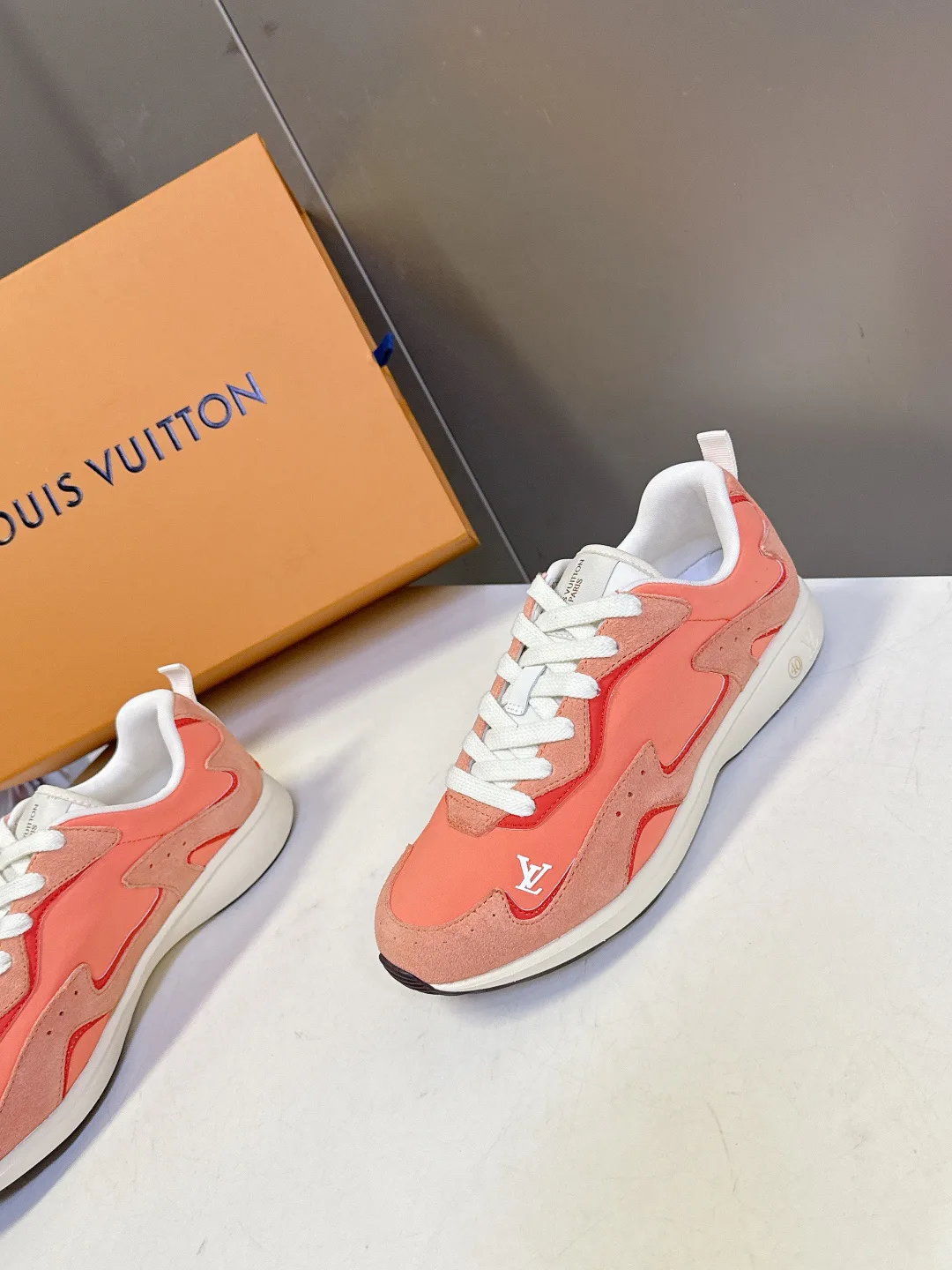 Men's Sneakers LOUIS VUITTON 18404684