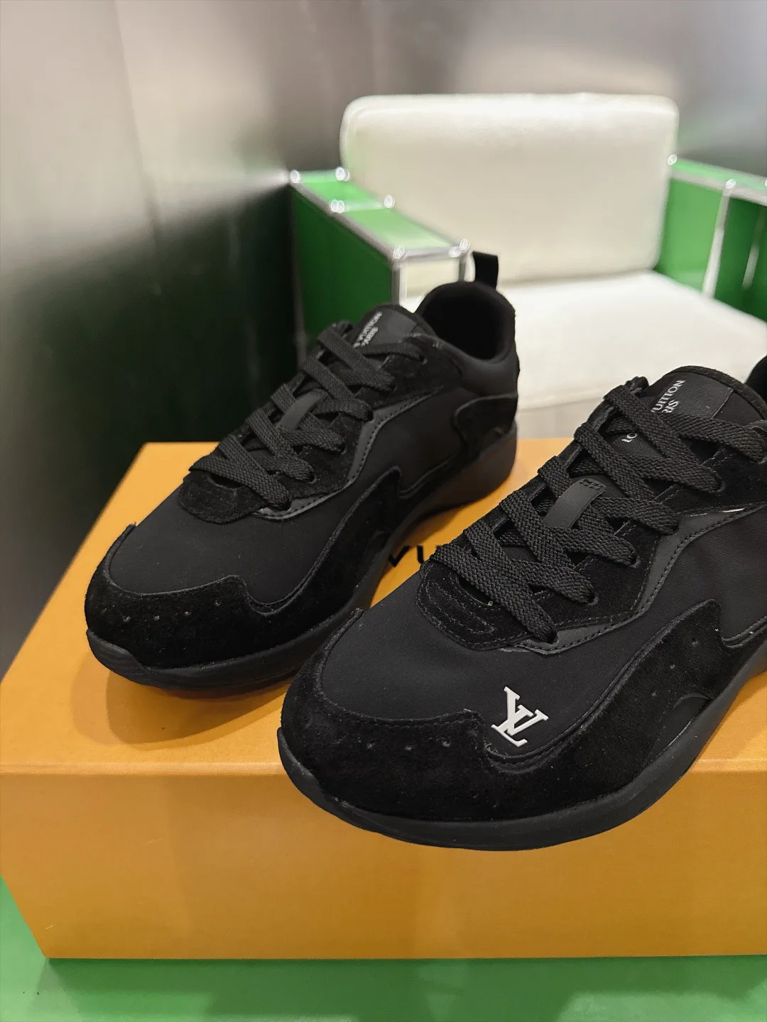 Men's Sneakers LOUIS VUITTON 18011725