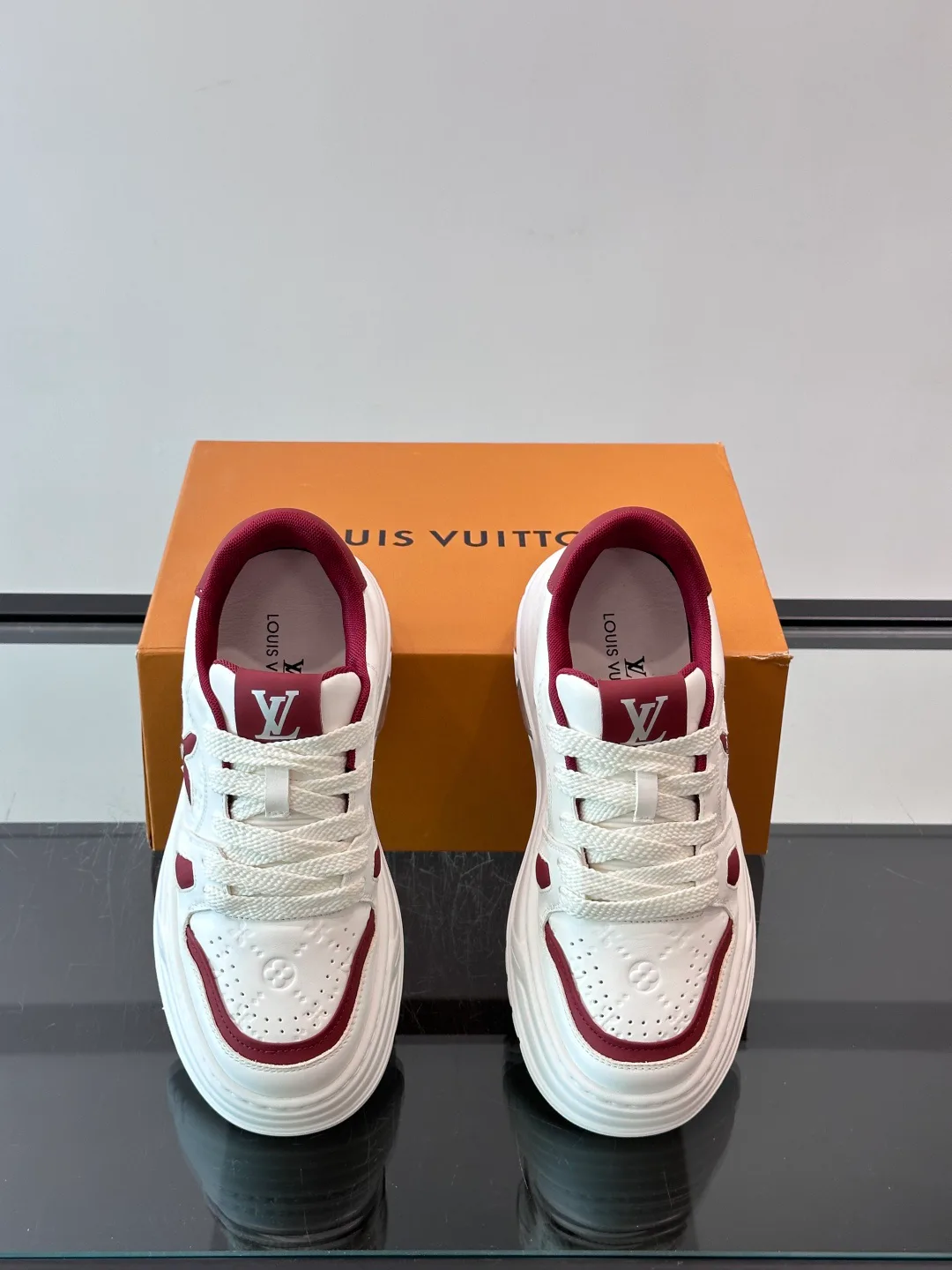 Men's Sneakers LOUIS VUITTON 18500678