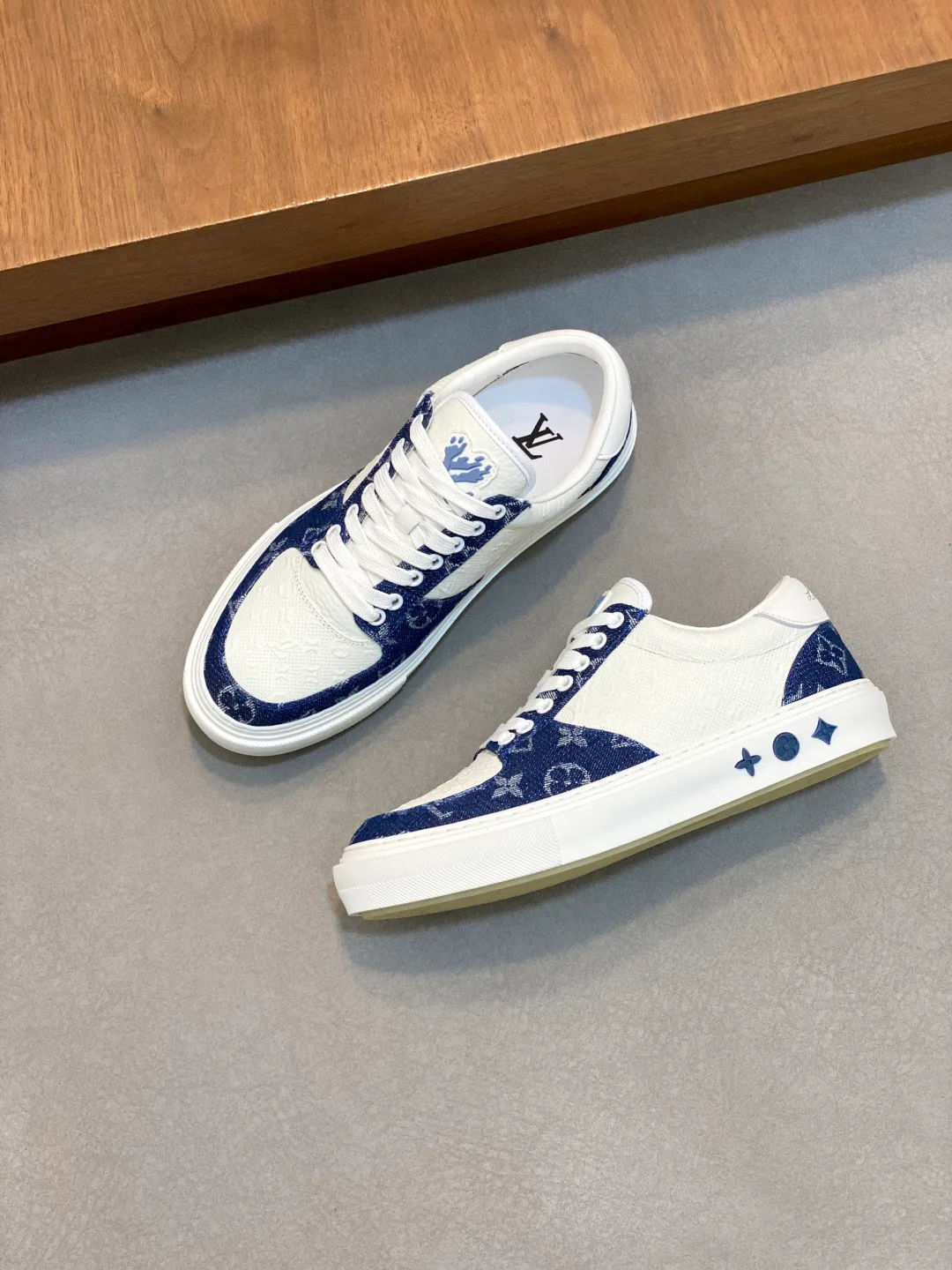 Men's Sneakers LOUIS VUITTON 17934208