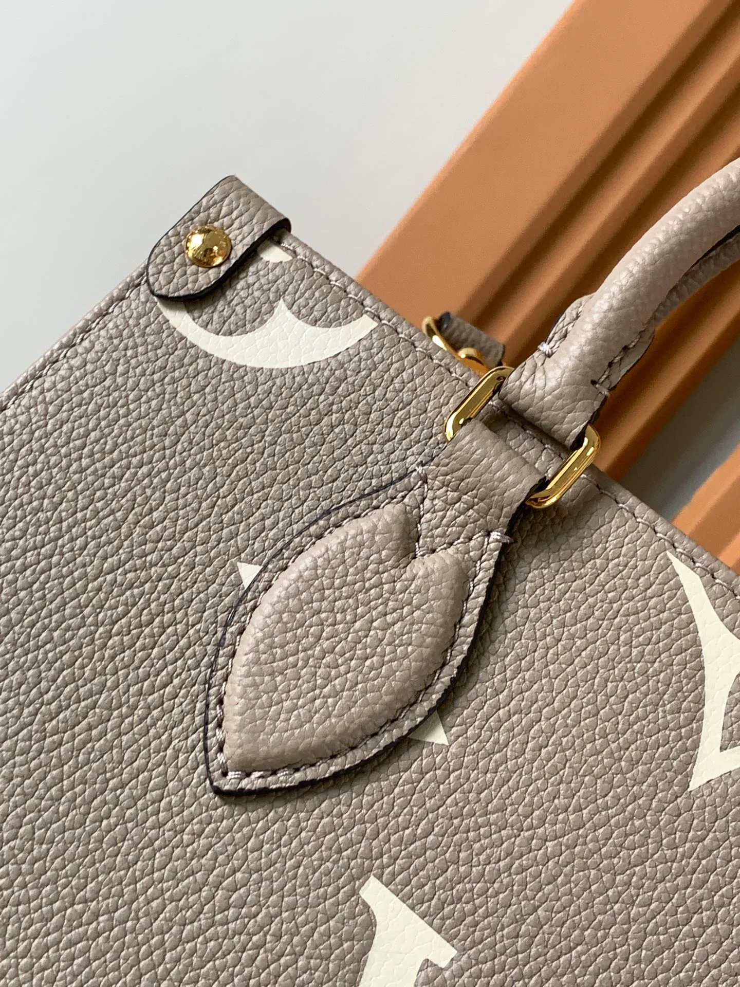 Women's Classic Handbags LOUIS VUITTON 18148137