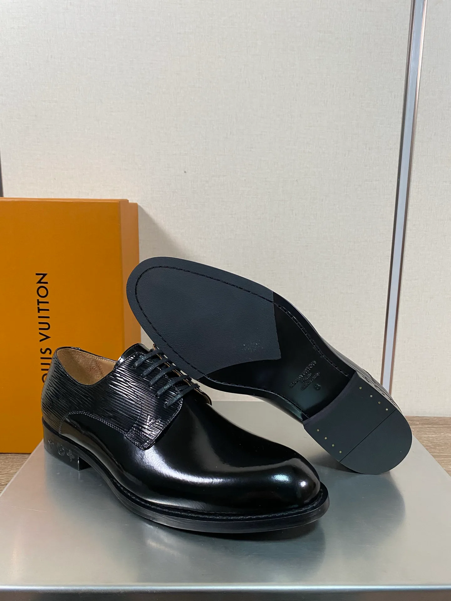 Men's Loafers And Dress Shoes LOUIS VUITTON 18078681