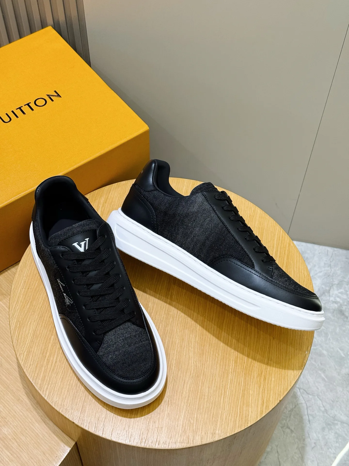 Men's Sneakers LOUIS VUITTON 19548874
