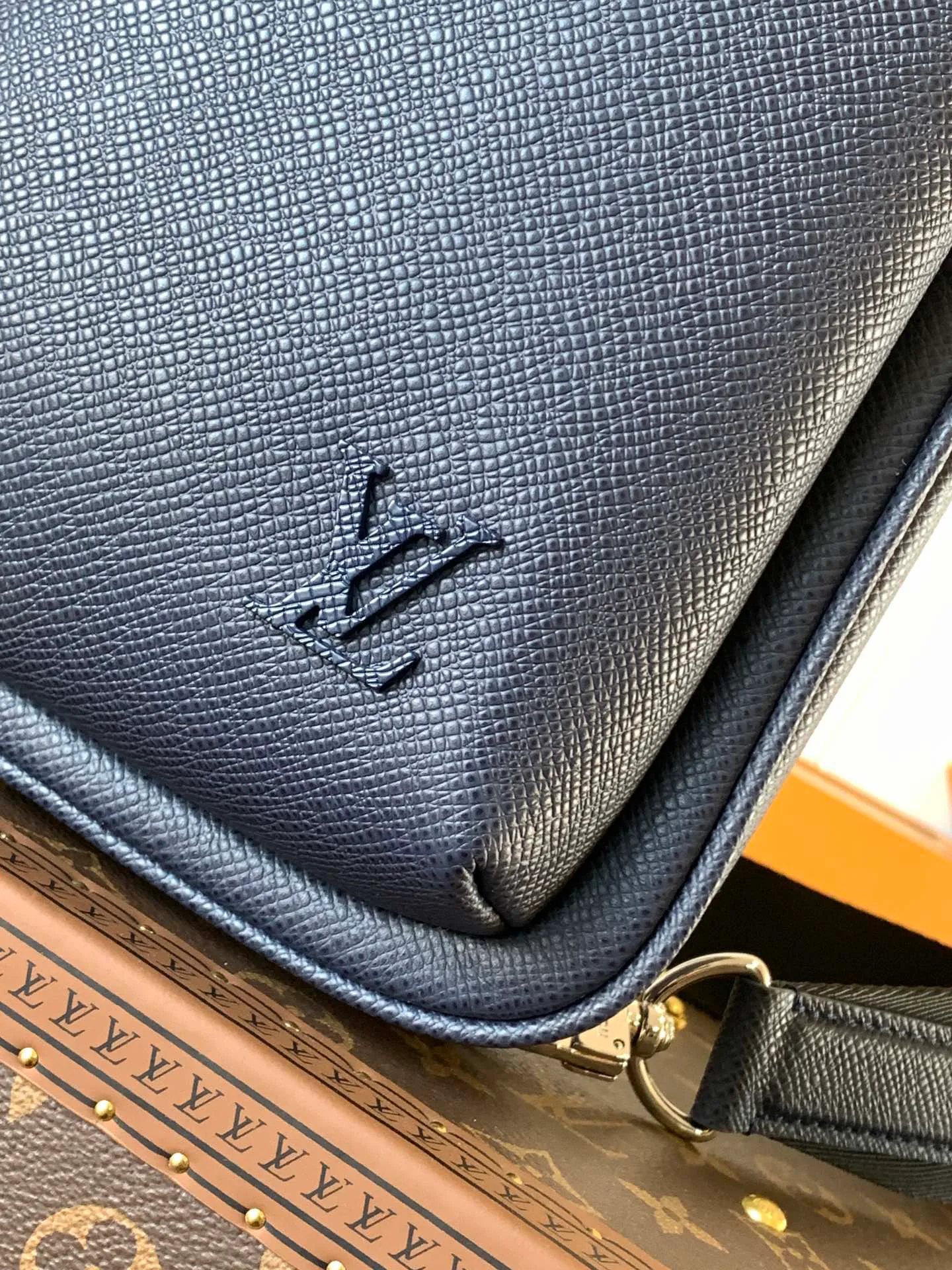 Women's Shoulder Bags LOUIS VUITTON 17948727