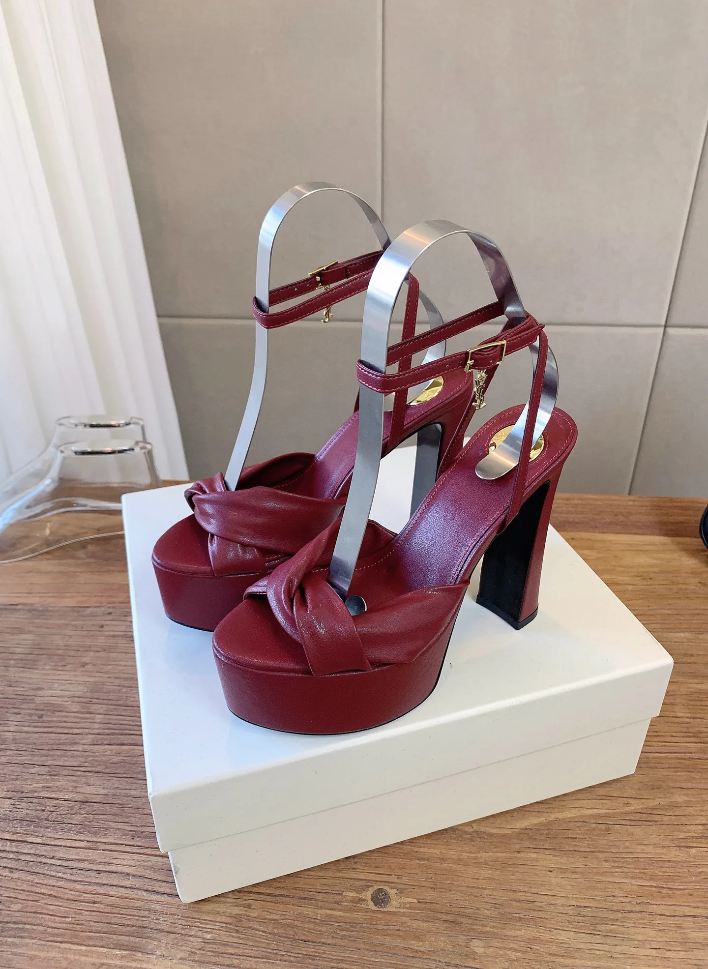 Women's Open-Toe Sandals SAINT LAURENT 18427877