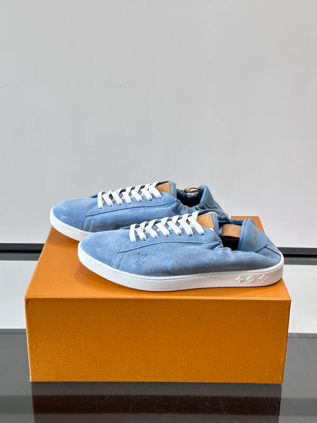 Men's Sneakers LOUIS VUITTON 18263699