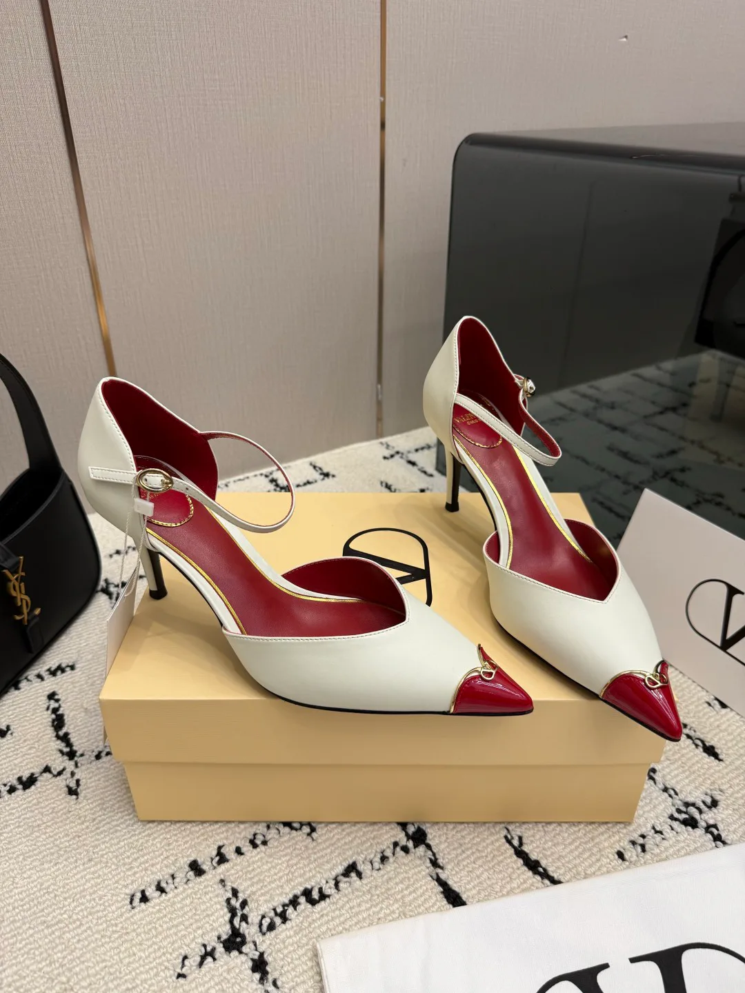Women's Heels VALENTINO 17937573