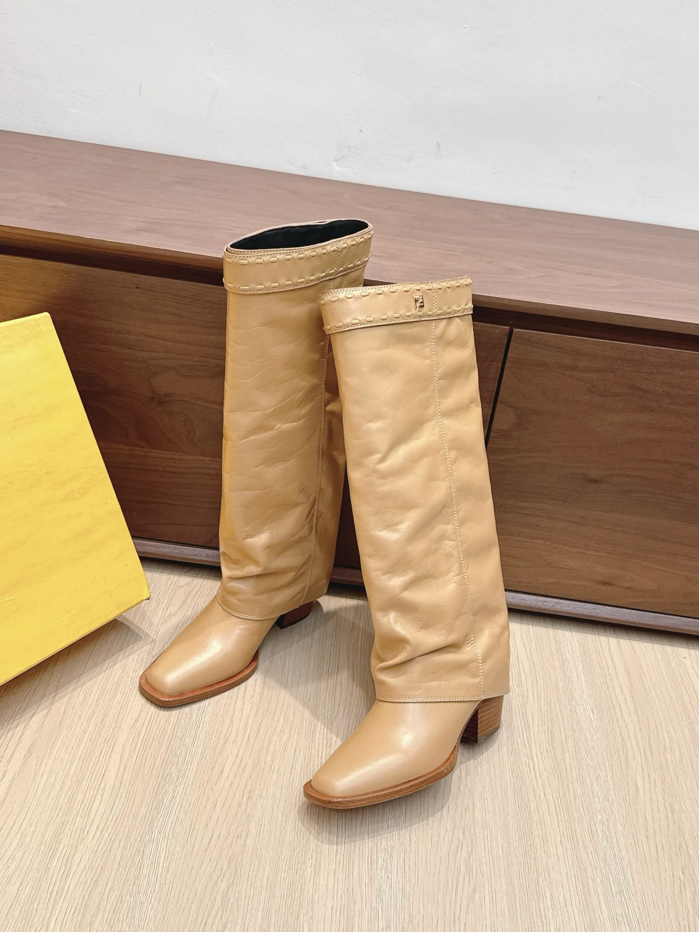Women's Boots FENDI 18092433