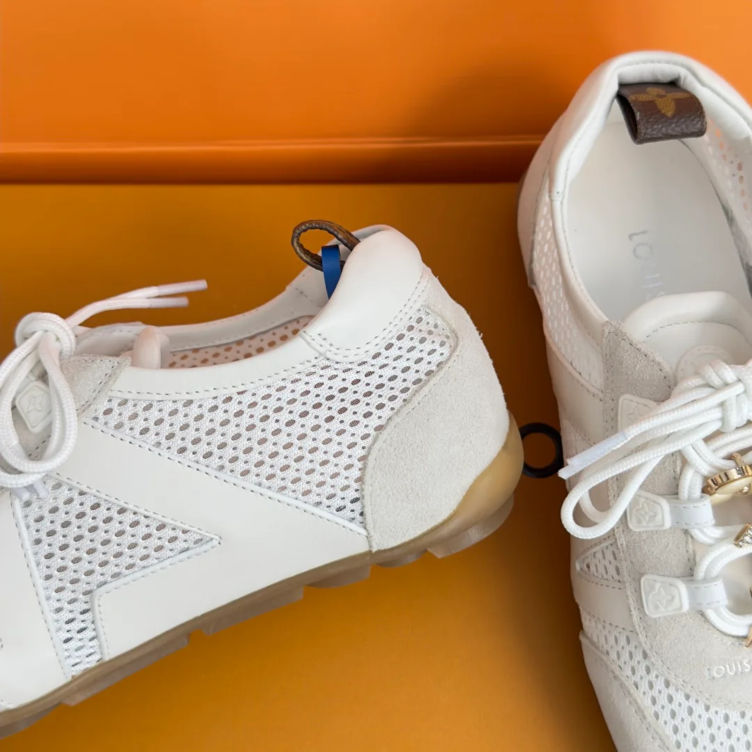 Women's Sneakers LOUIS VUITTON 17950620