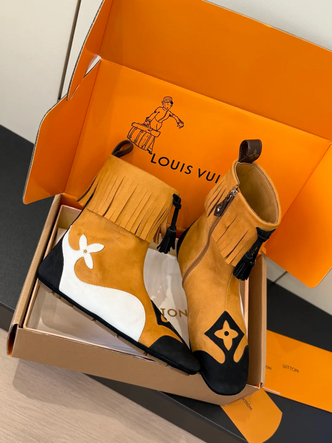 Women's Booties LOUIS VUITTON 18224192