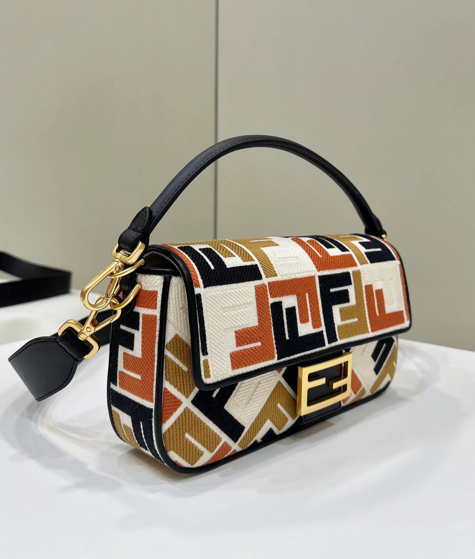 Women's Classic Handbags FENDI 18116181