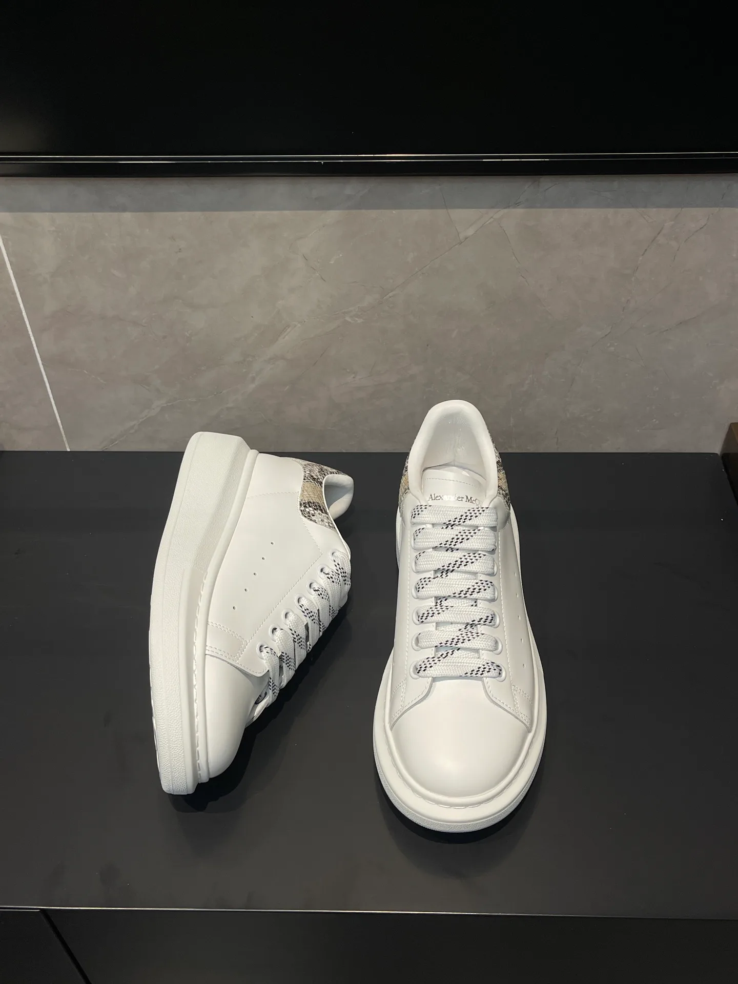 Women's Sneakers ALEXANDER MCQUEEN 17827935