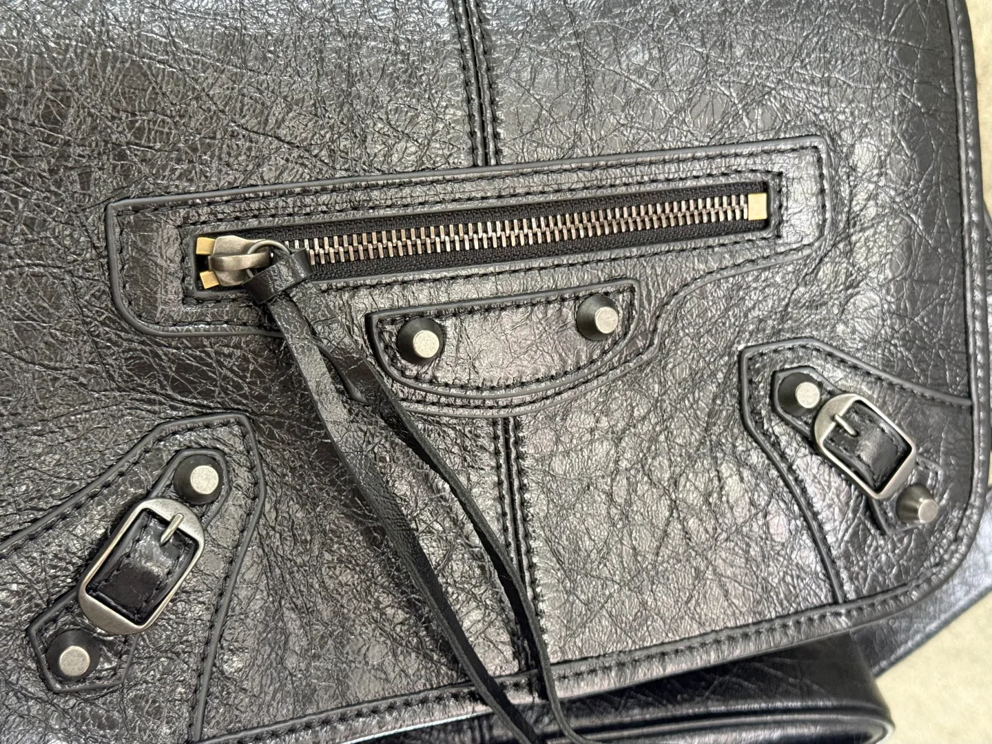 Классические Сумки Женские Balenciaga 18608625