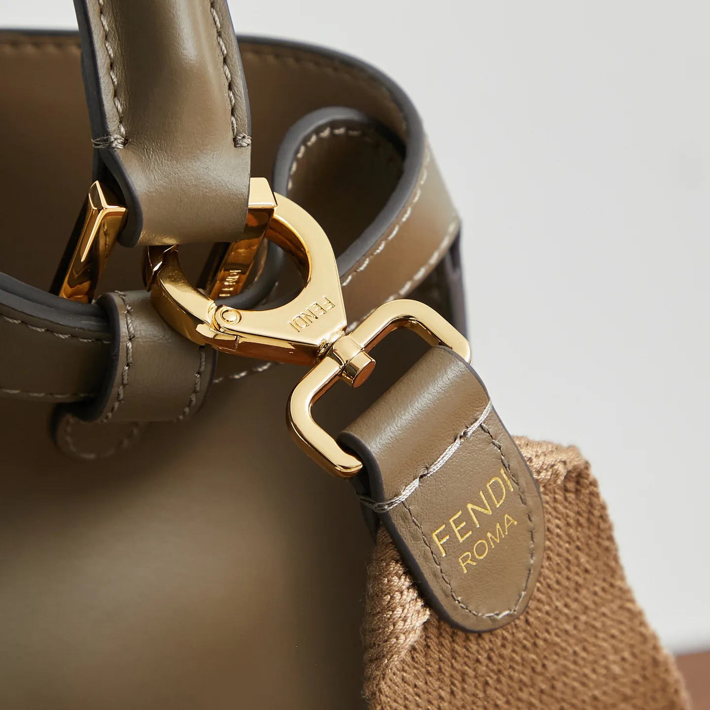 Women's Classic Handbags FENDI 17941563