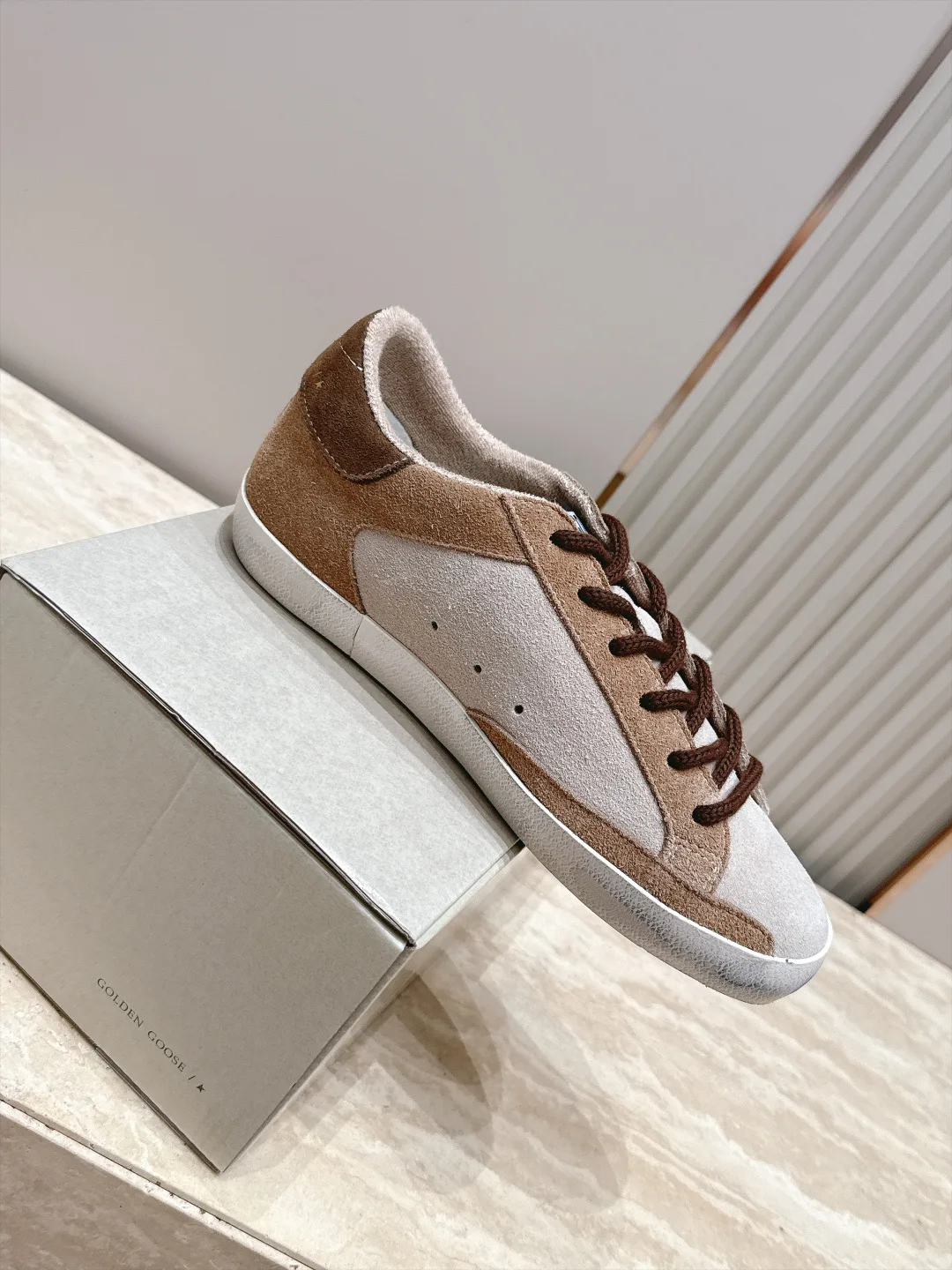 Women's Sneakers GOLDEN GOOSE 17963443