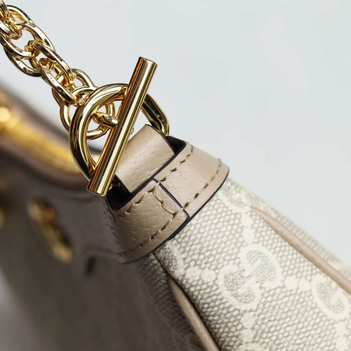 Women's Classic Handbags GUCCI 17947802