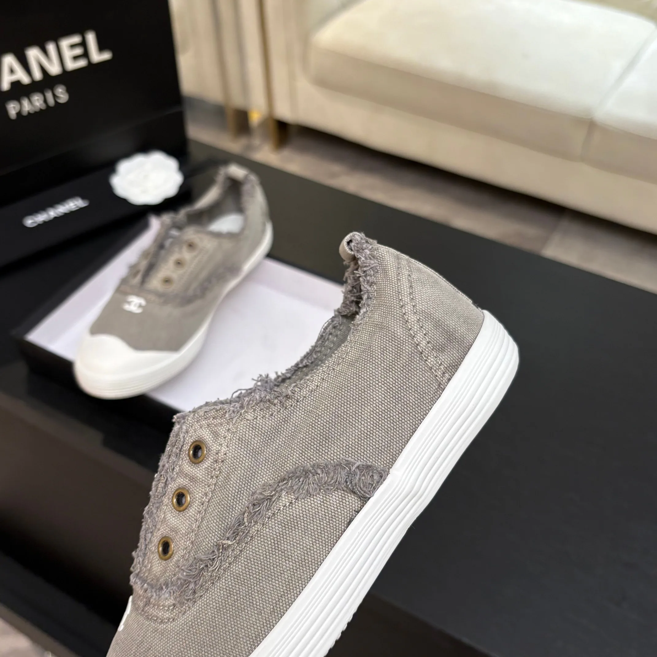Women's Sneakers CHANEL 18062814
