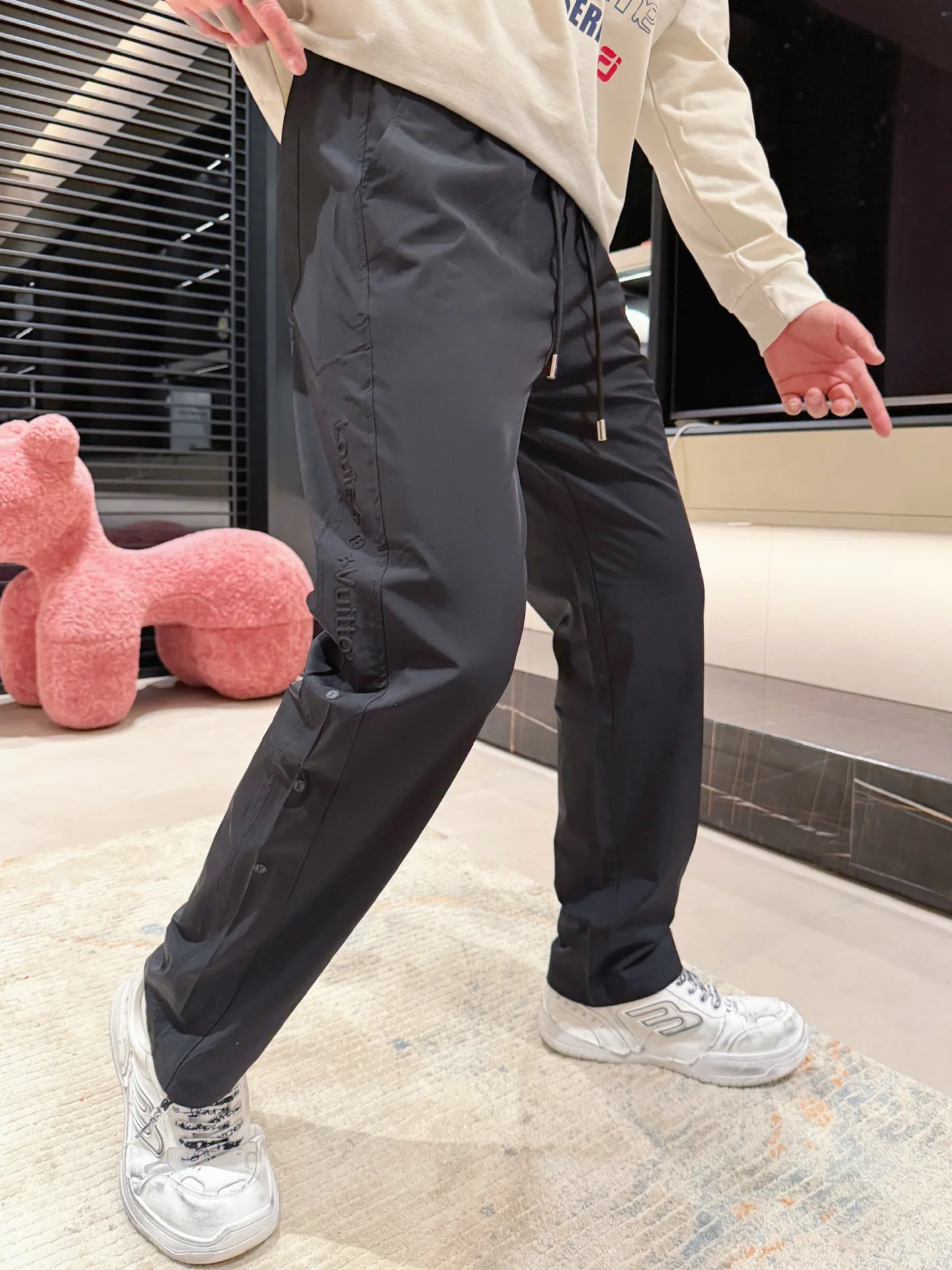 Men's Trousers LOUIS VUITTON 18499736