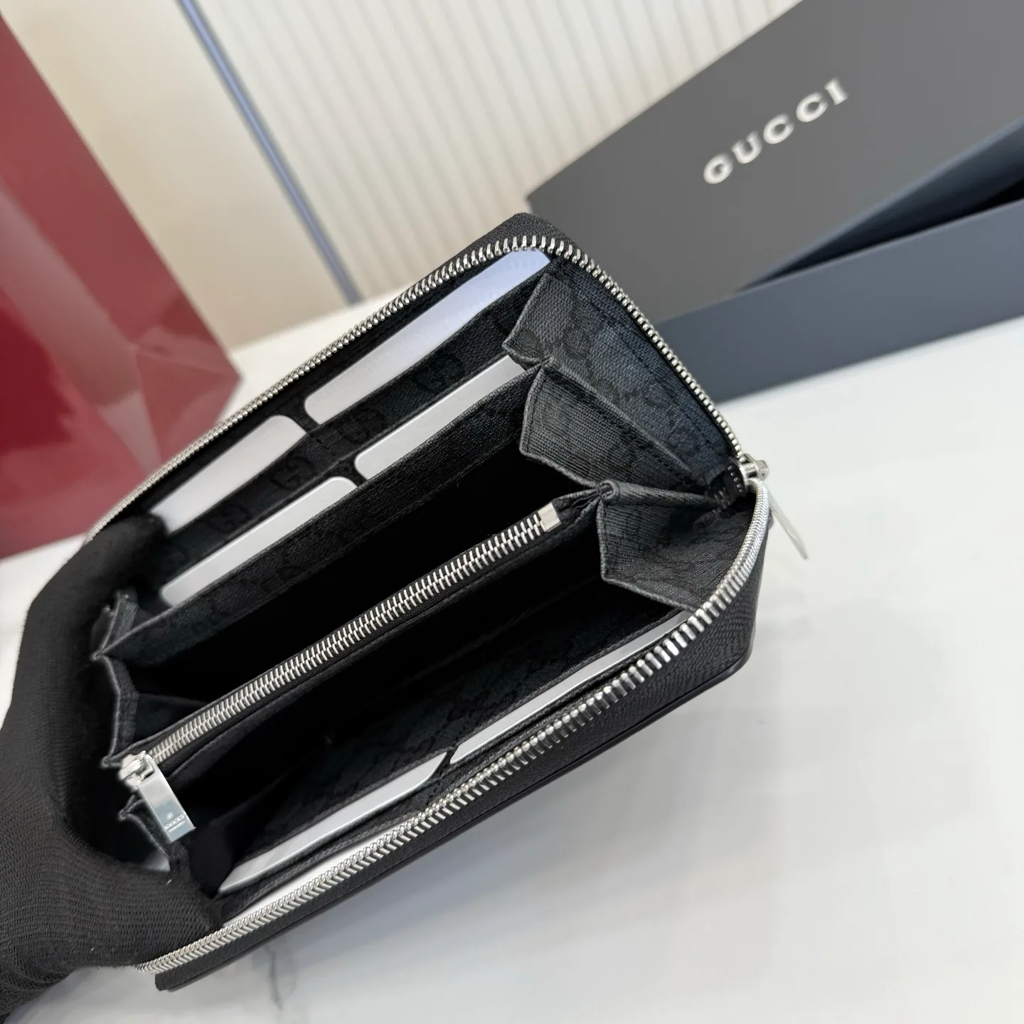Women's Clutches GUCCI 17948263