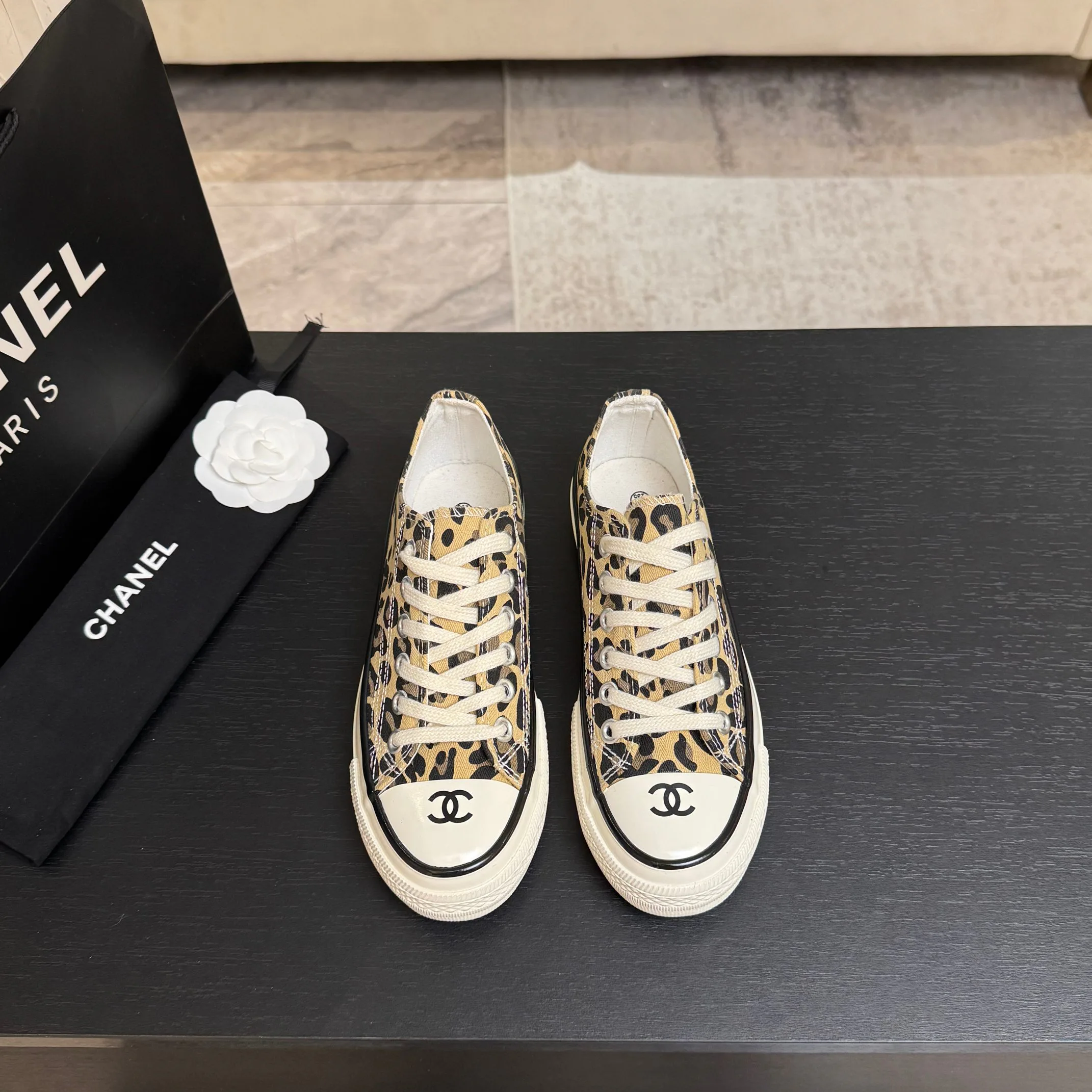 Women's Sneakers CHANEL 18062555