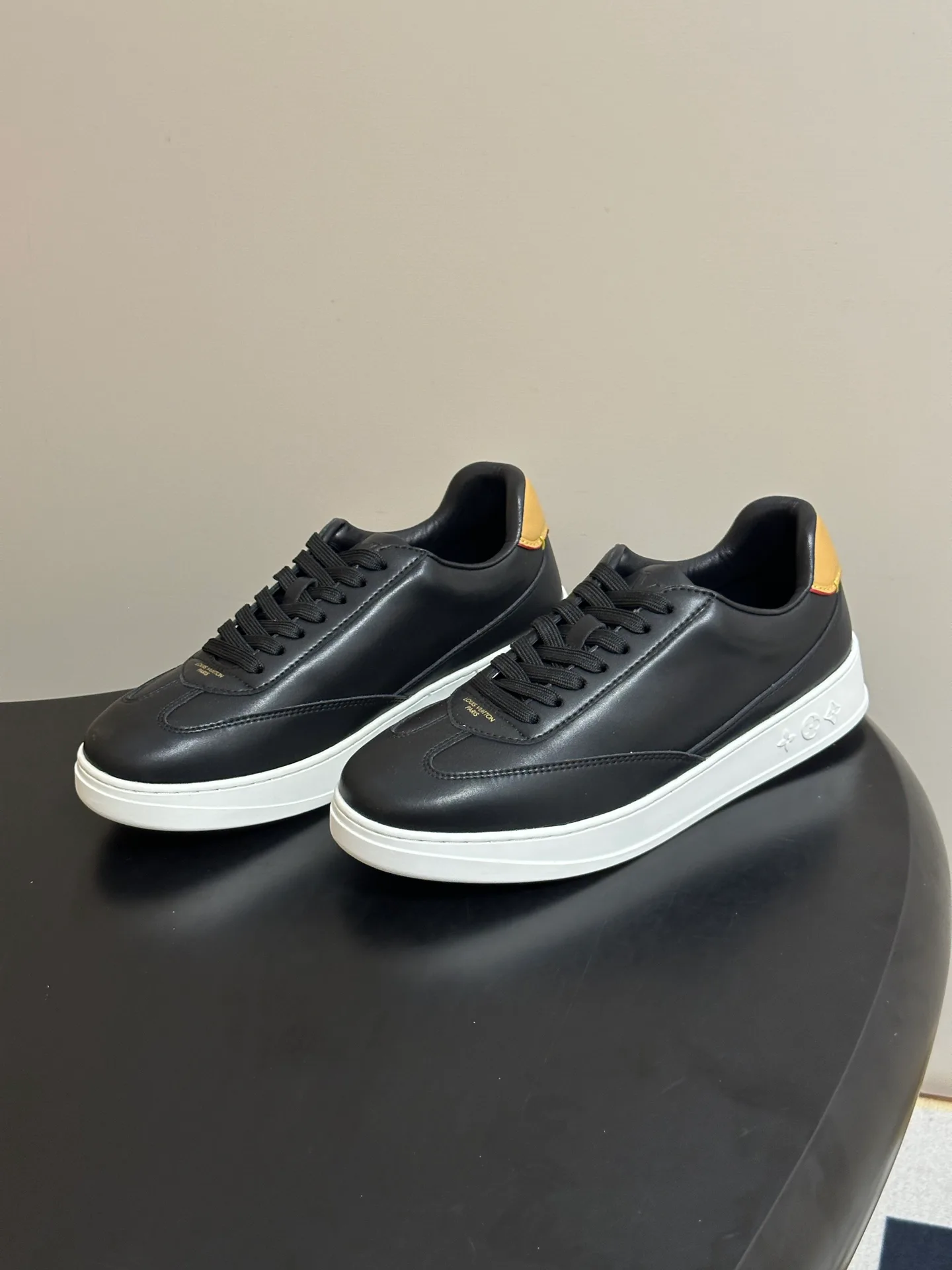 Men's Sneakers LOUIS VUITTON 18340906
