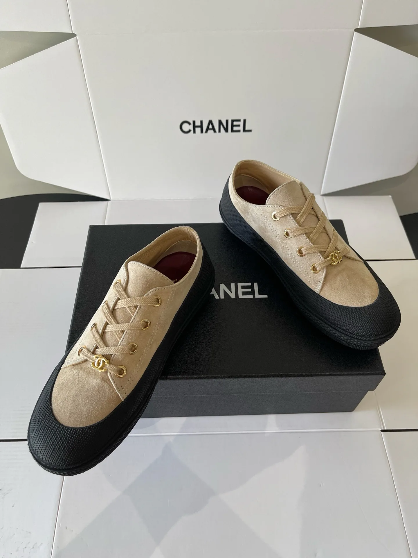 Women's Sneakers CHANEL 18437967