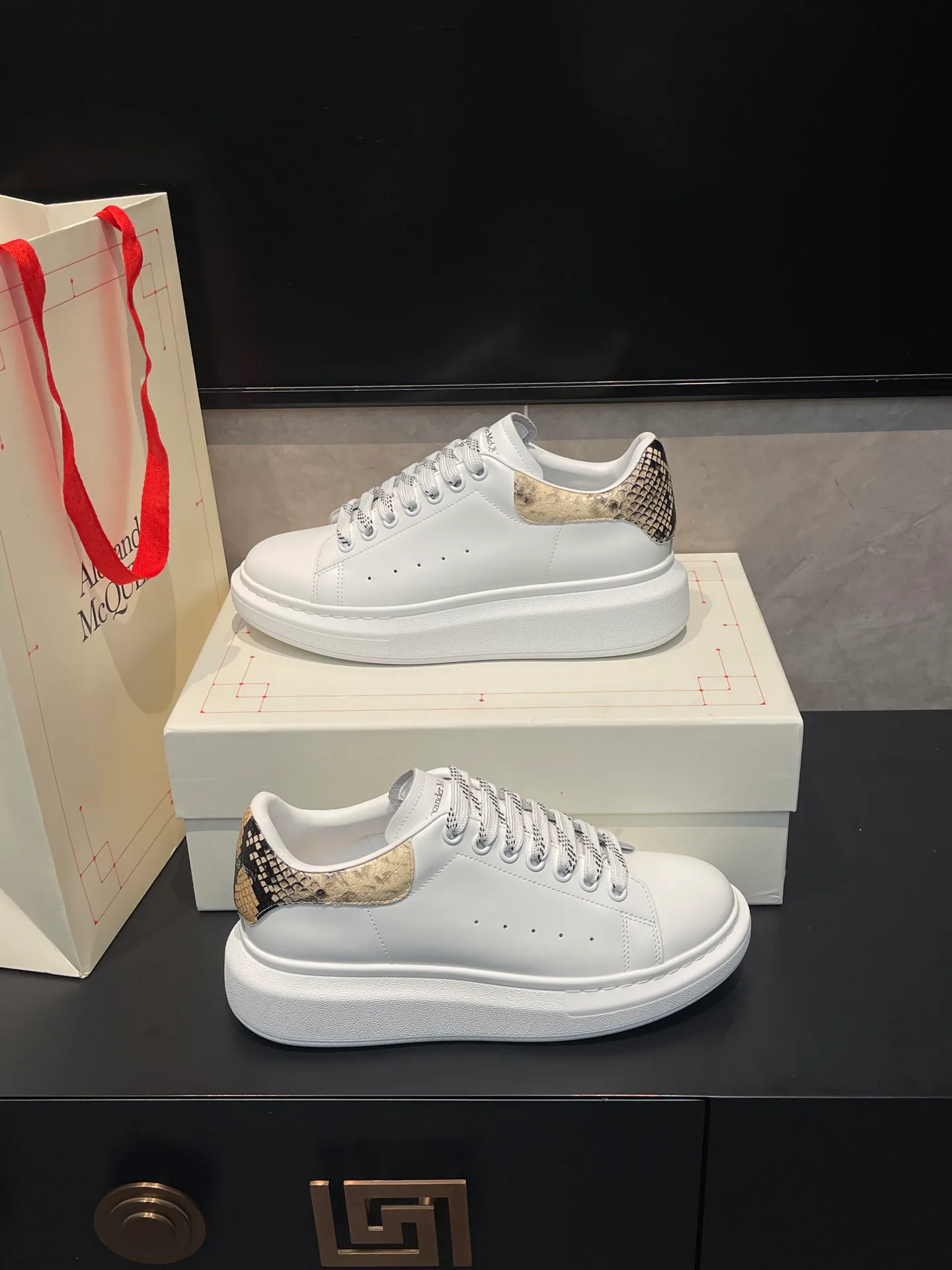Women's Sneakers ALEXANDER MCQUEEN 18363872