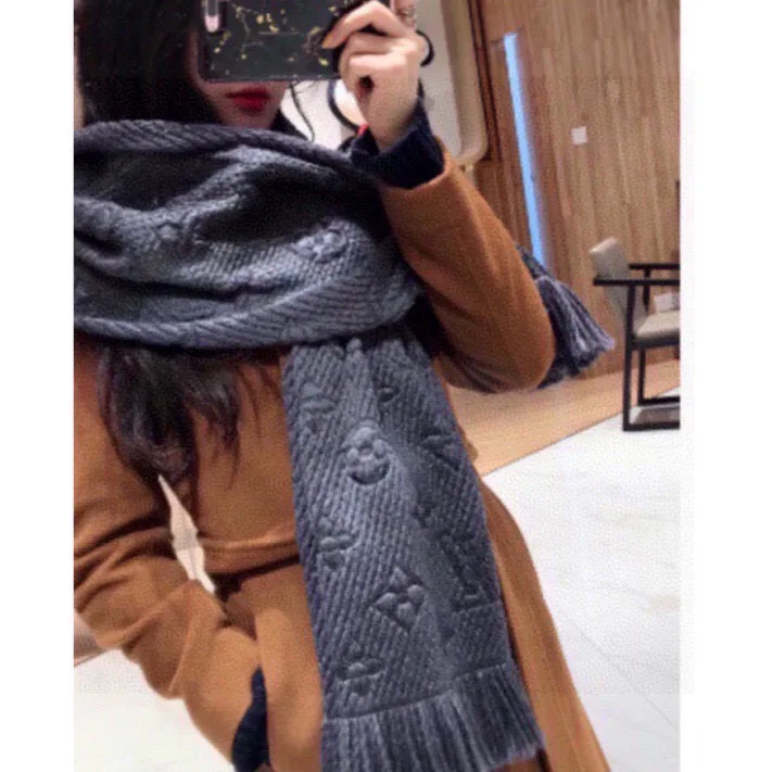 Scarves LOUIS VUITTON 18002696