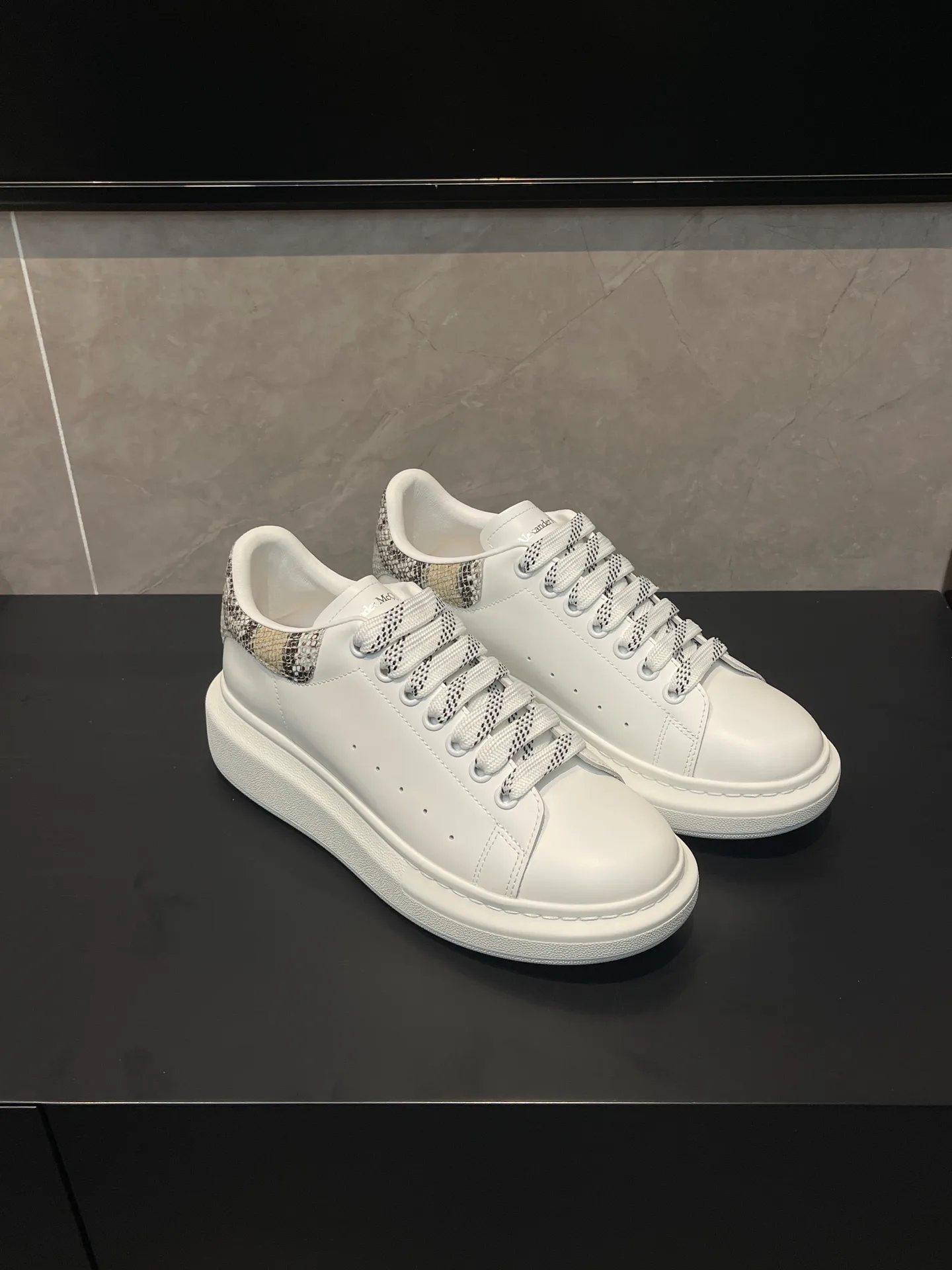 Women's Sneakers ALEXANDER MCQUEEN 17827935
