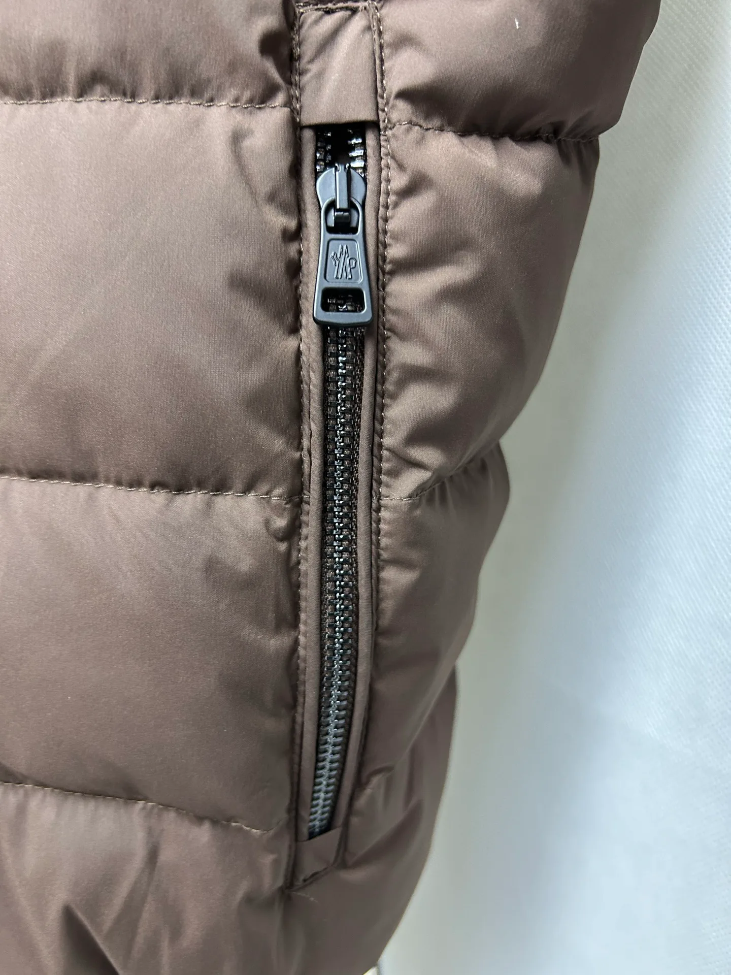 Women's Jackets And Down Jackets MONCLER 17323194