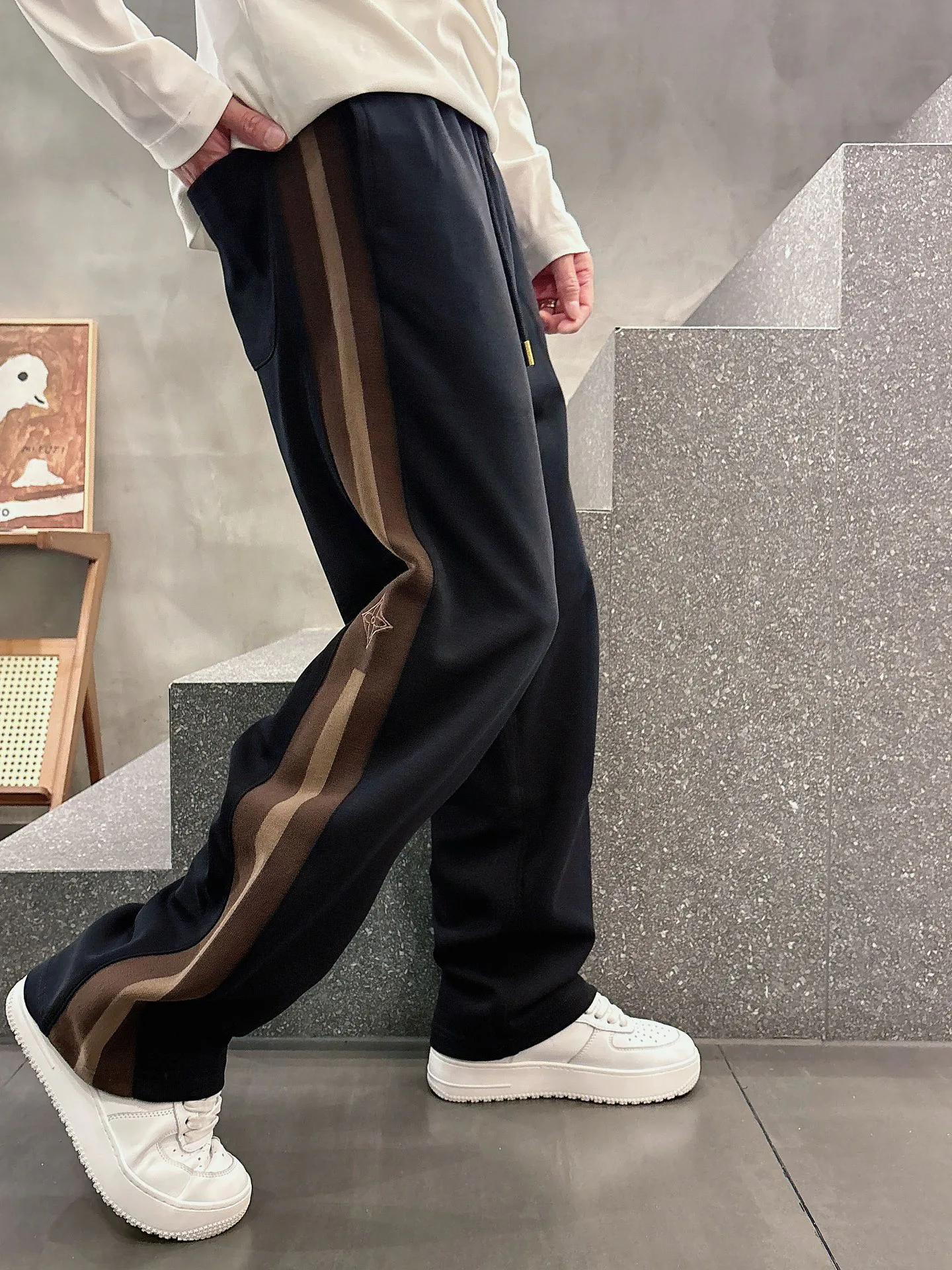 Men's Trousers LOUIS VUITTON 18340443