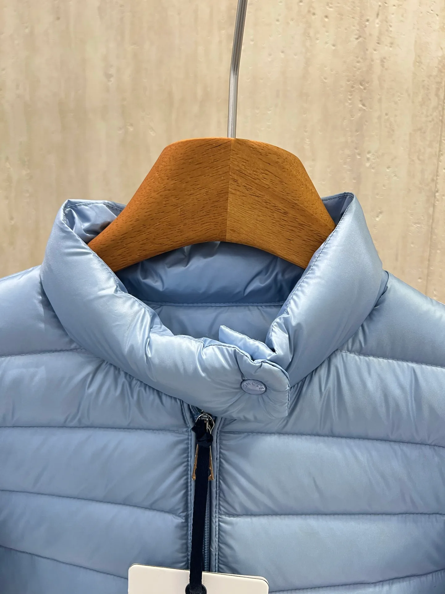Women's Jackets And Down Jackets MONCLER 18212694