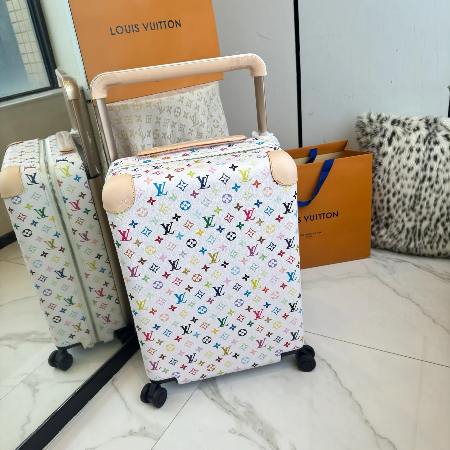 Suitcases LOUIS VUITTON 17675223