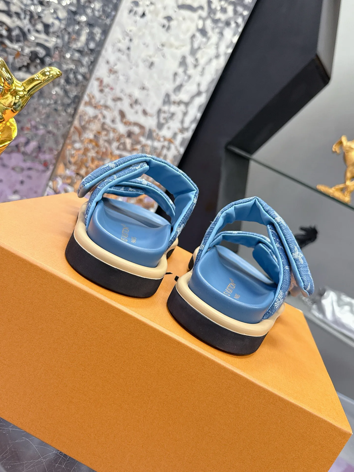 Women's Flip-Flops LOUIS VUITTON 17530457