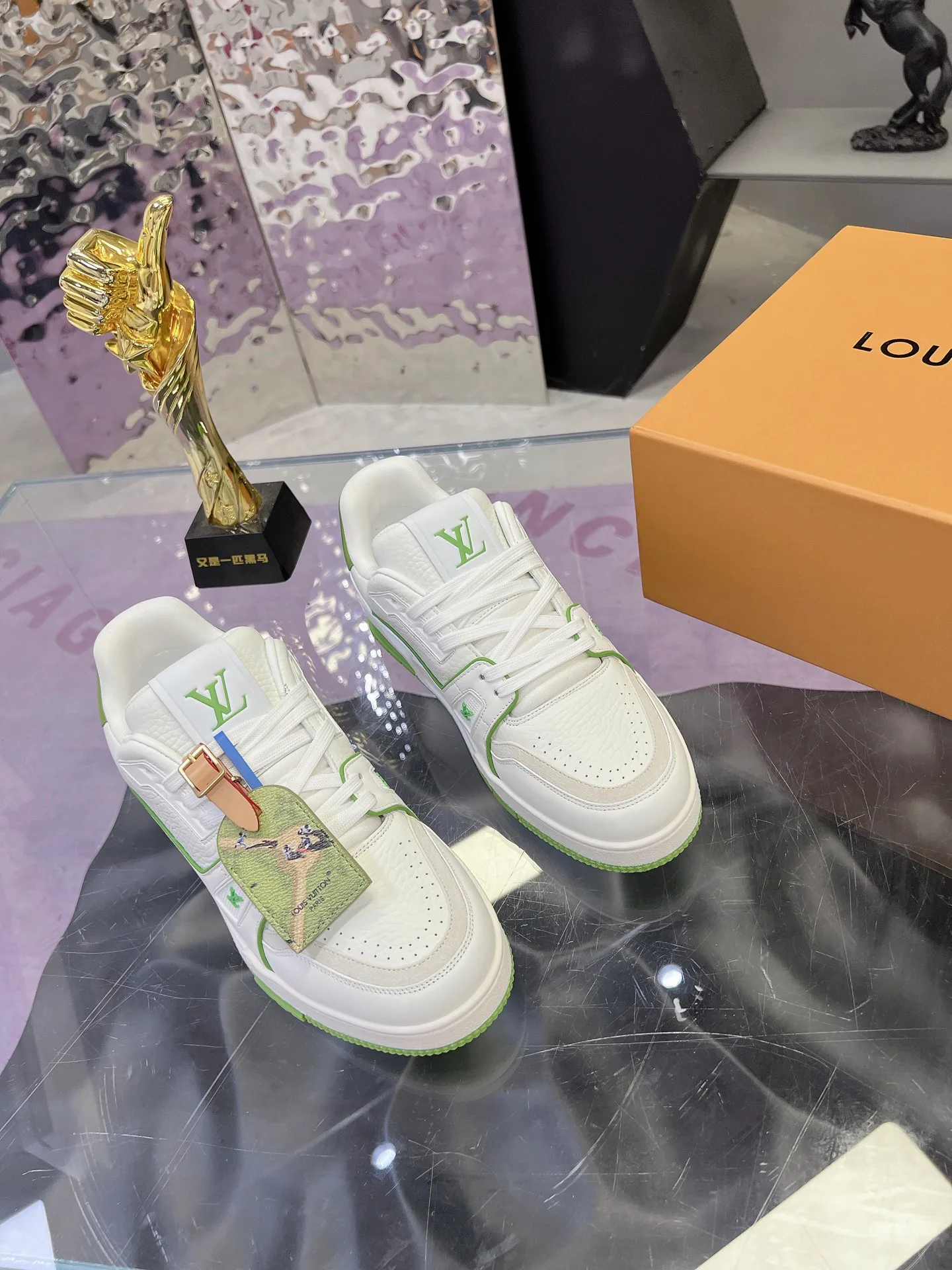 Women's Sneakers LOUIS VUITTON 17635605