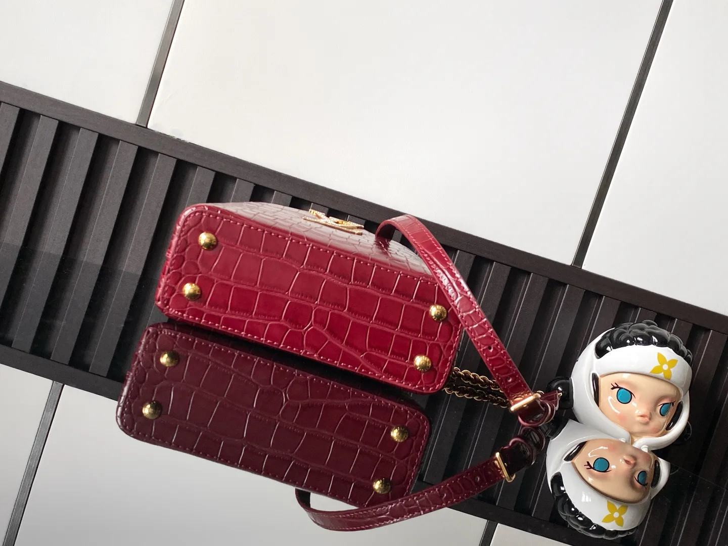 Women's Classic Handbags LOUIS VUITTON 18019353