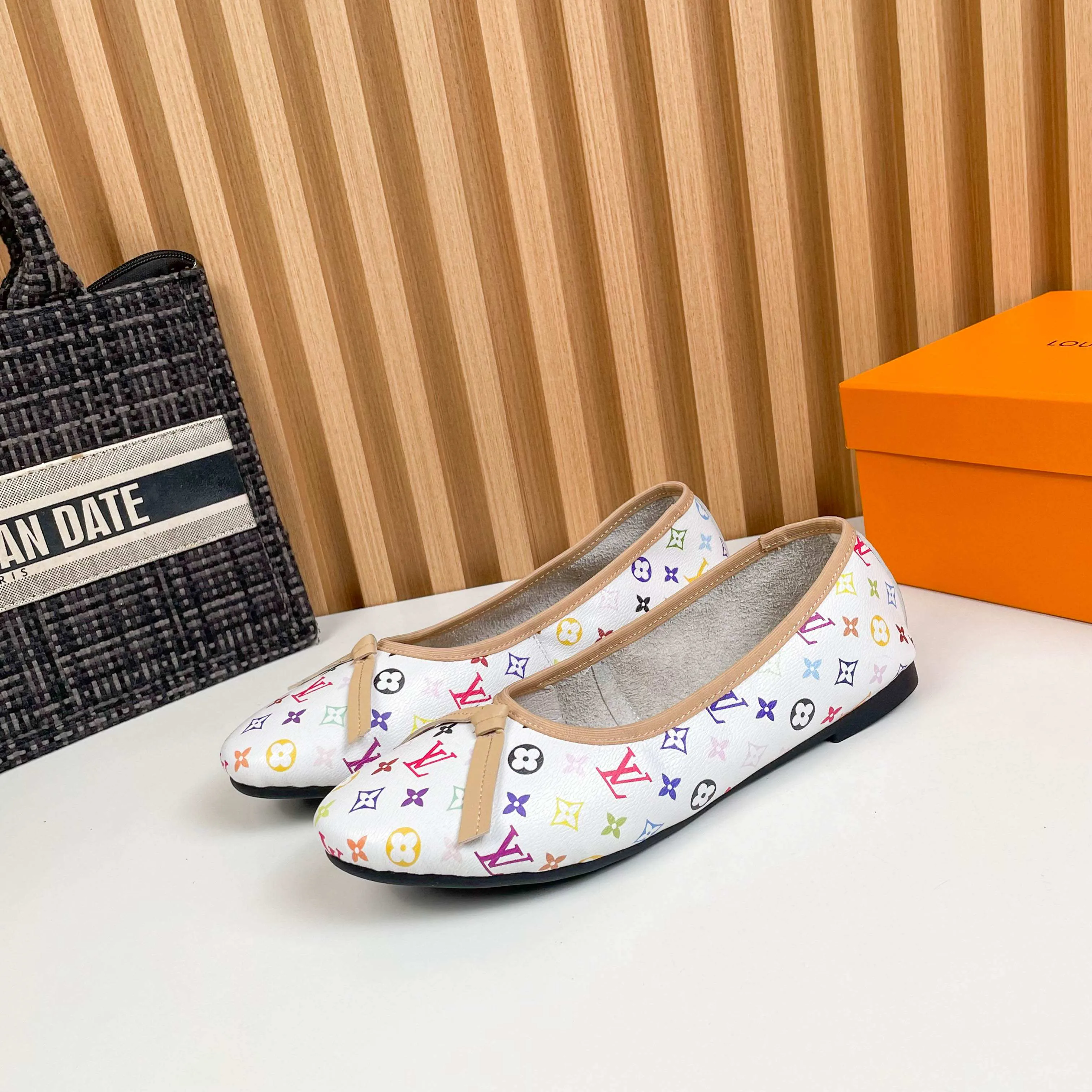 Women's Ballet Flats LOUIS VUITTON 17038115