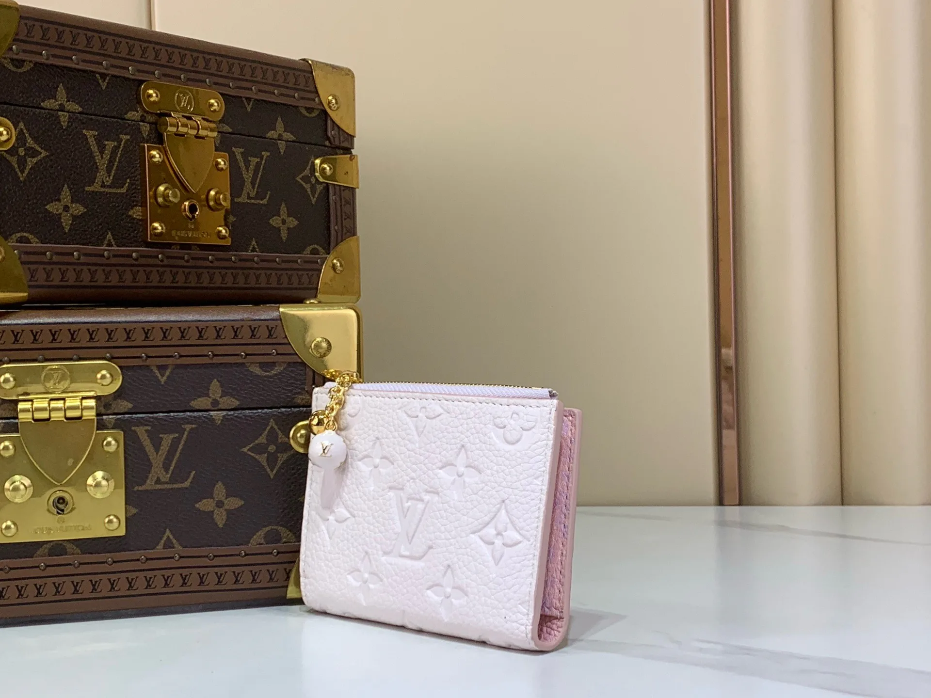 Women's Clutches LOUIS VUITTON 17499374