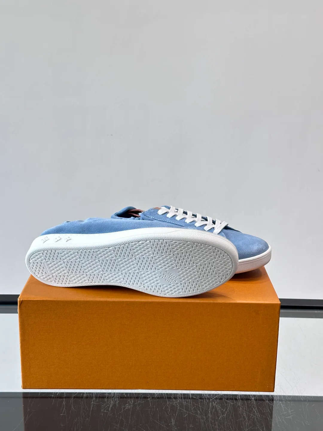 Men's Sneakers LOUIS VUITTON 18263699
