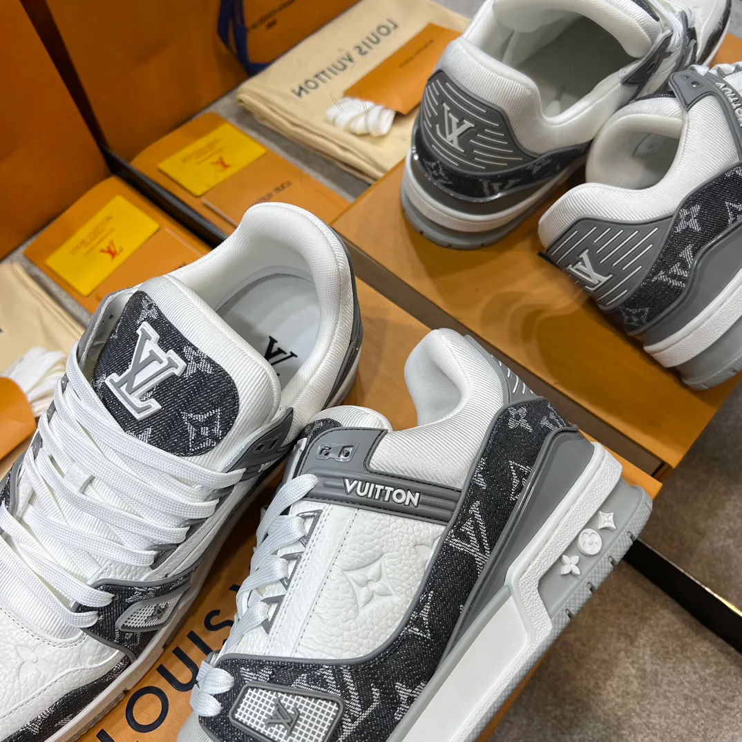 Women's Sneakers LOUIS VUITTON 18121614