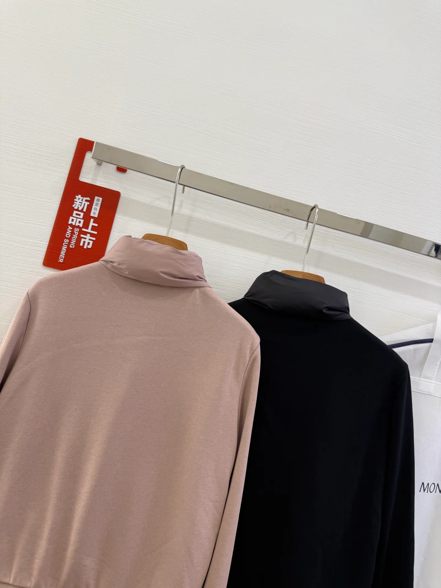 Women's Jackets And Down Jackets MONCLER 17918899