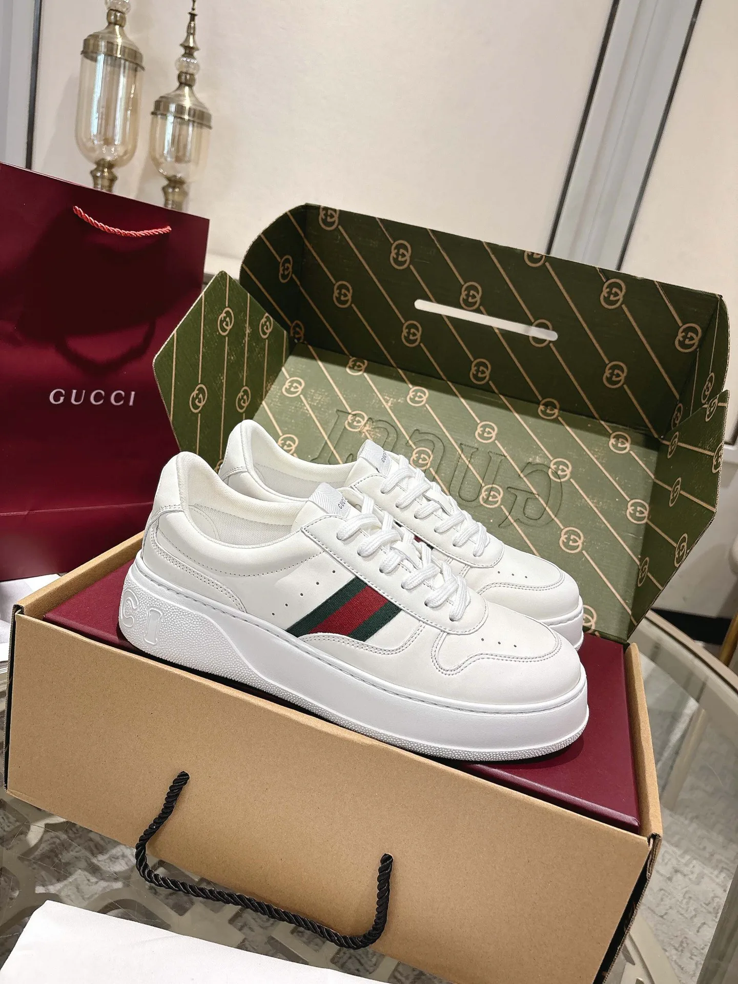 Women's Sneakers GUCCI 18369588